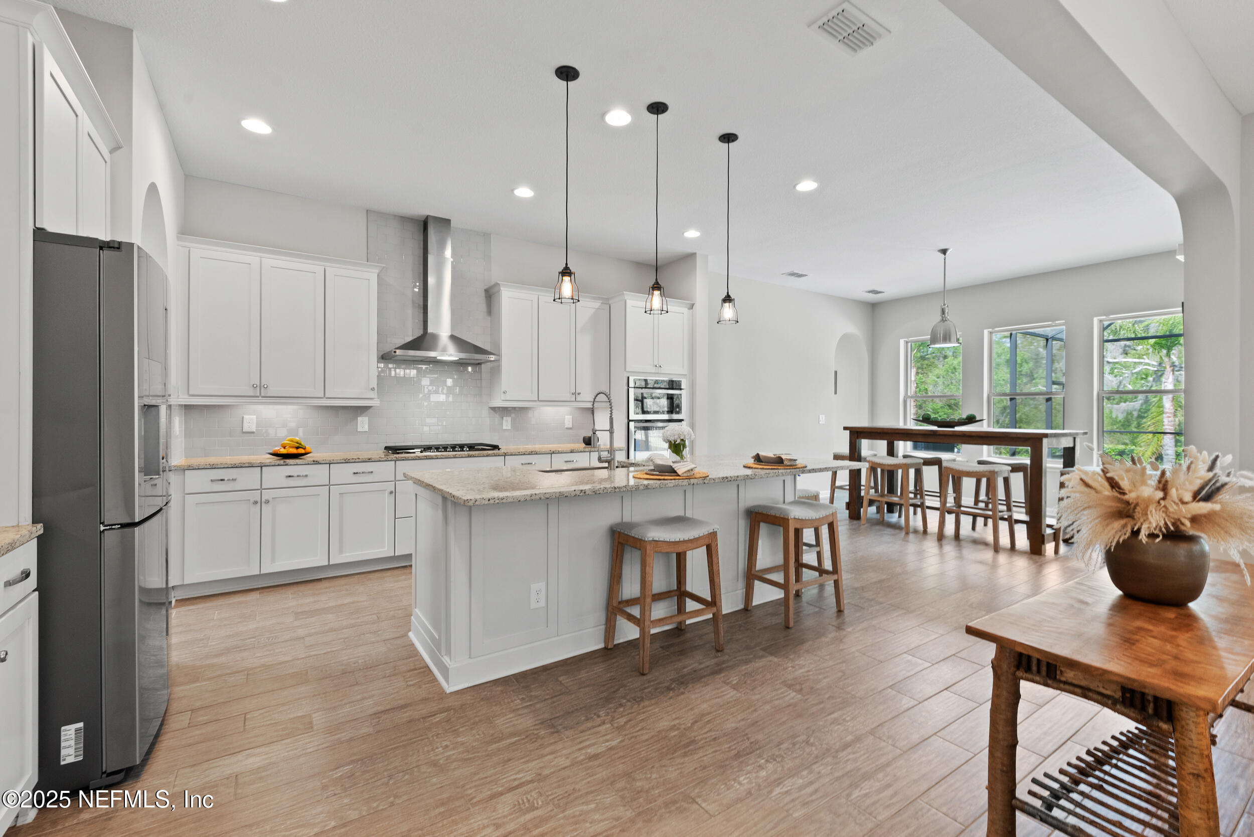 577 SOUTHERN OAK Drive