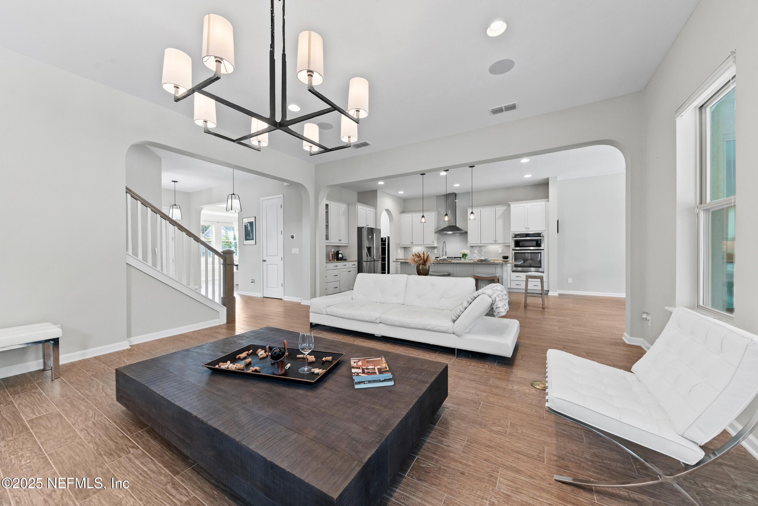 577 SOUTHERN OAK Drive