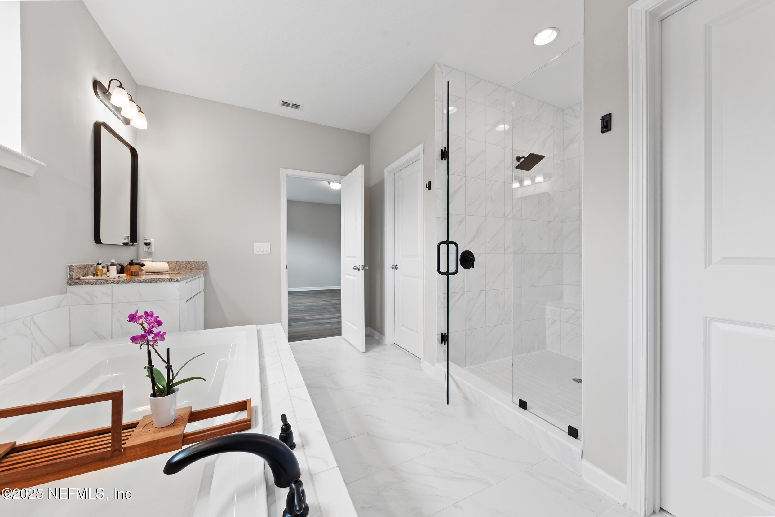 577 SOUTHERN OAK Drive