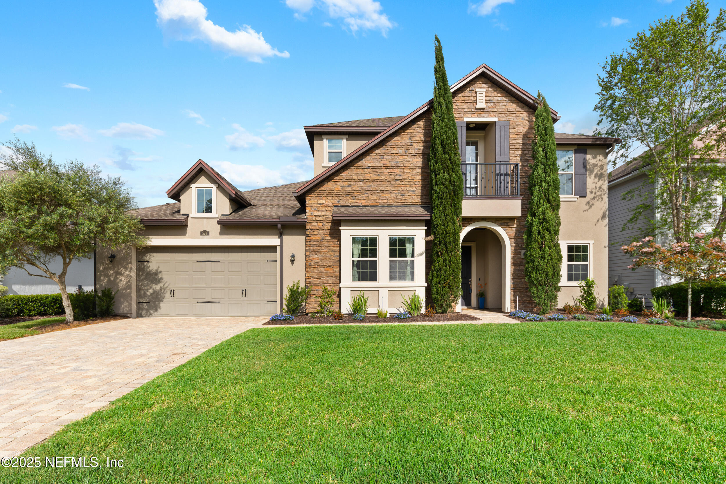 577 SOUTHERN OAK Drive