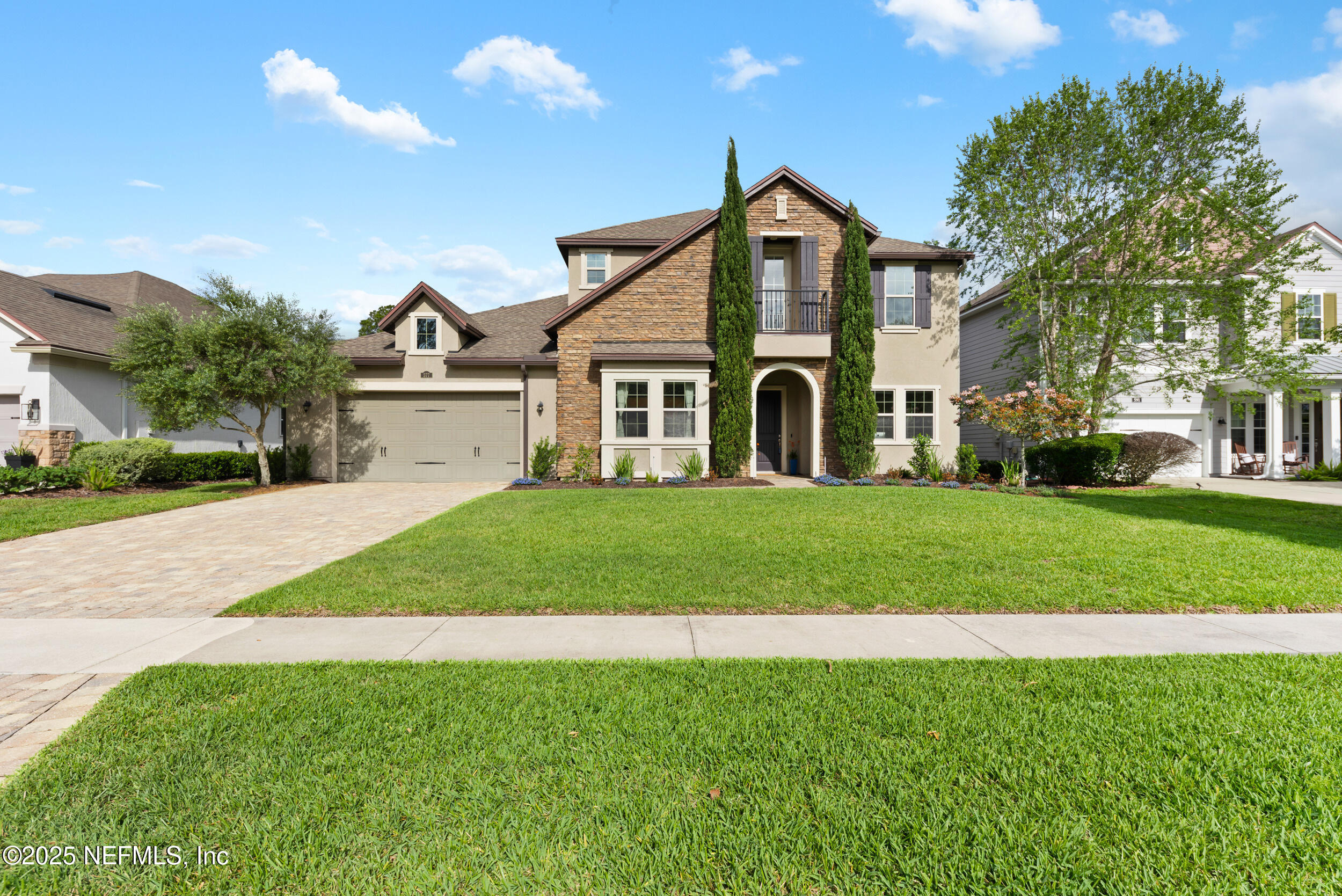 577 SOUTHERN OAK Drive