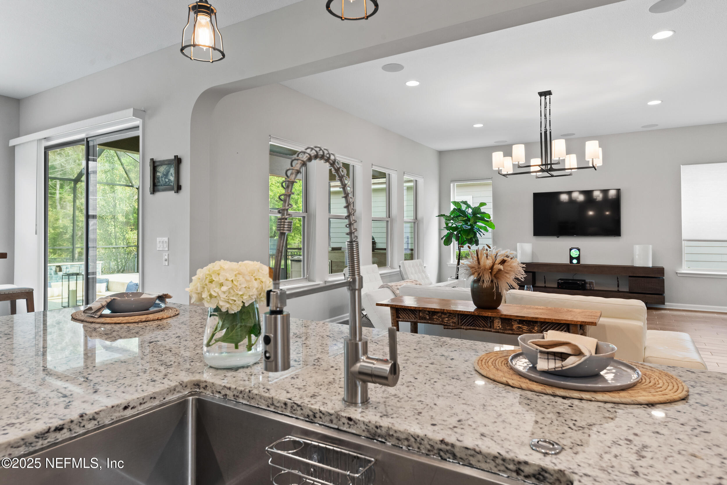 577 SOUTHERN OAK Drive