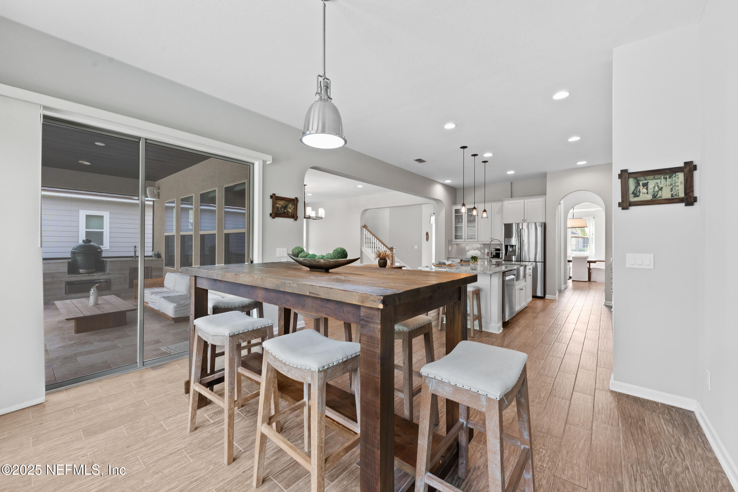 577 SOUTHERN OAK Drive