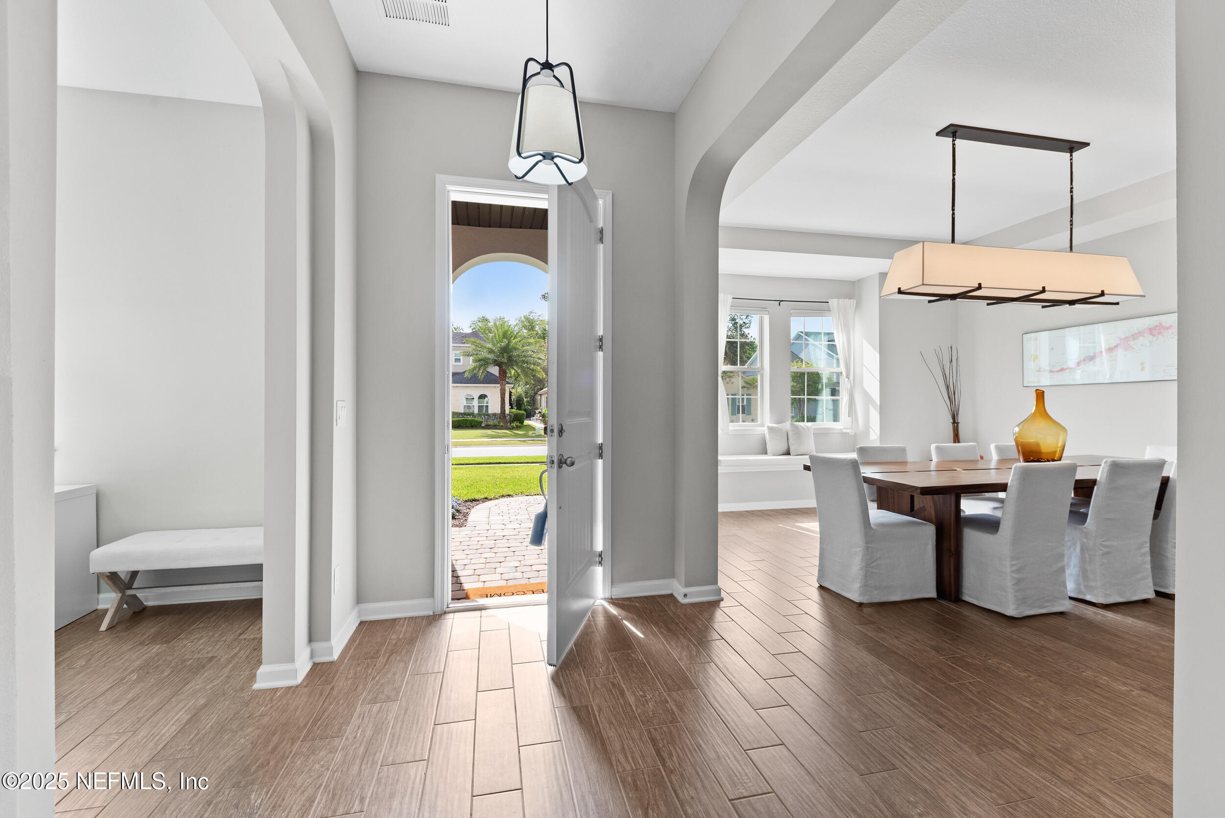 577 SOUTHERN OAK Drive