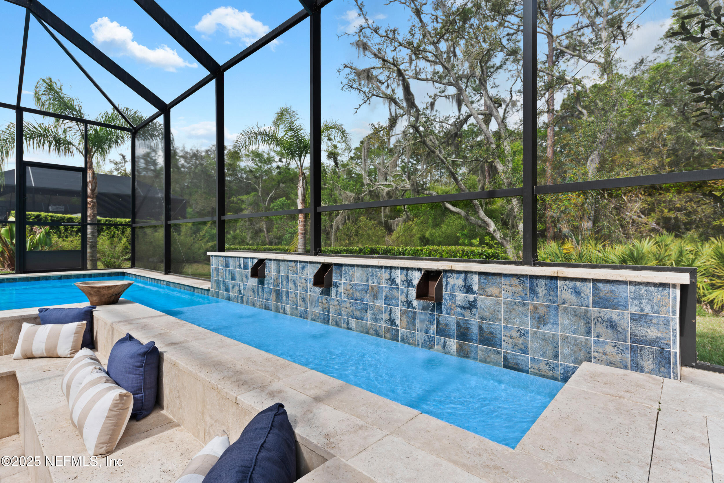 577 SOUTHERN OAK Drive