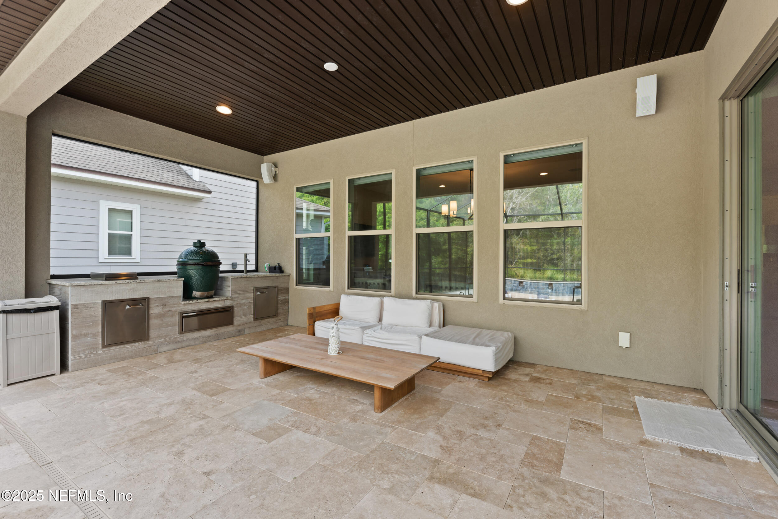 577 SOUTHERN OAK Drive