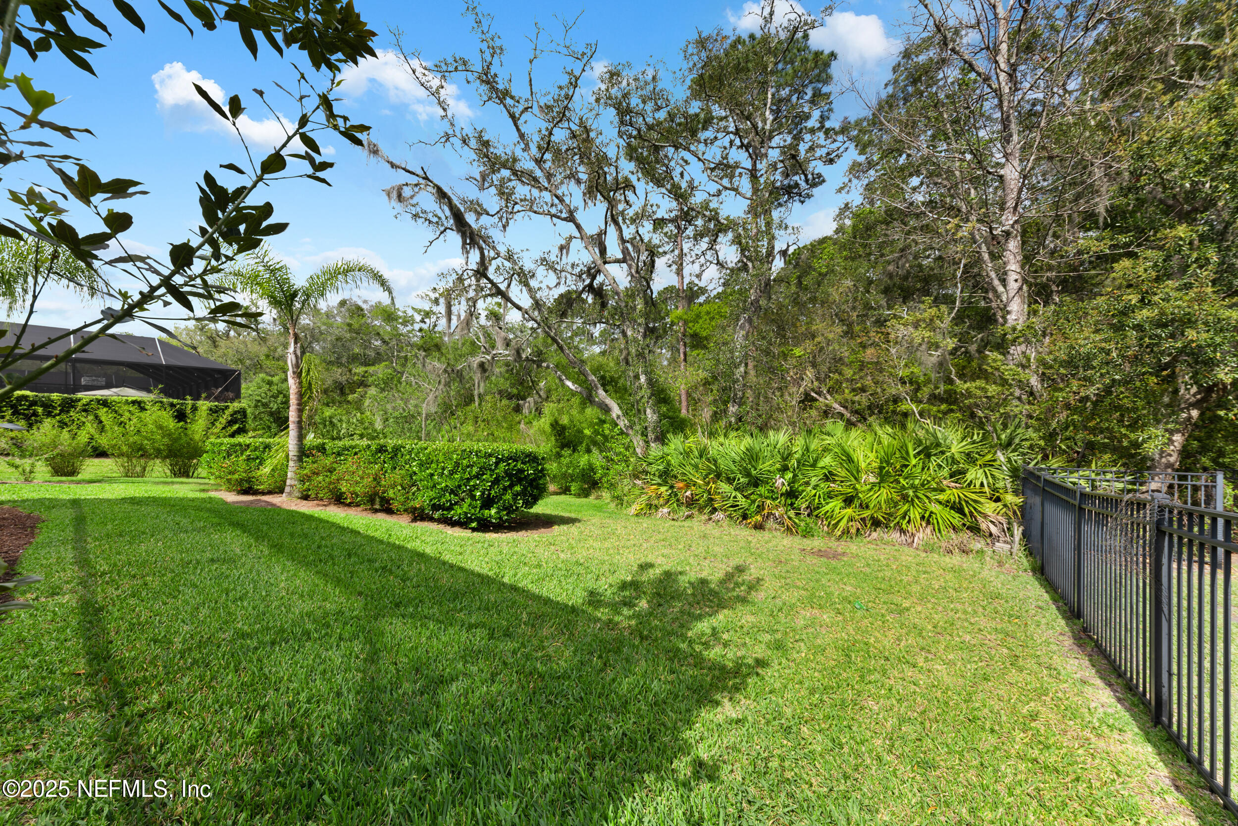 577 SOUTHERN OAK Drive