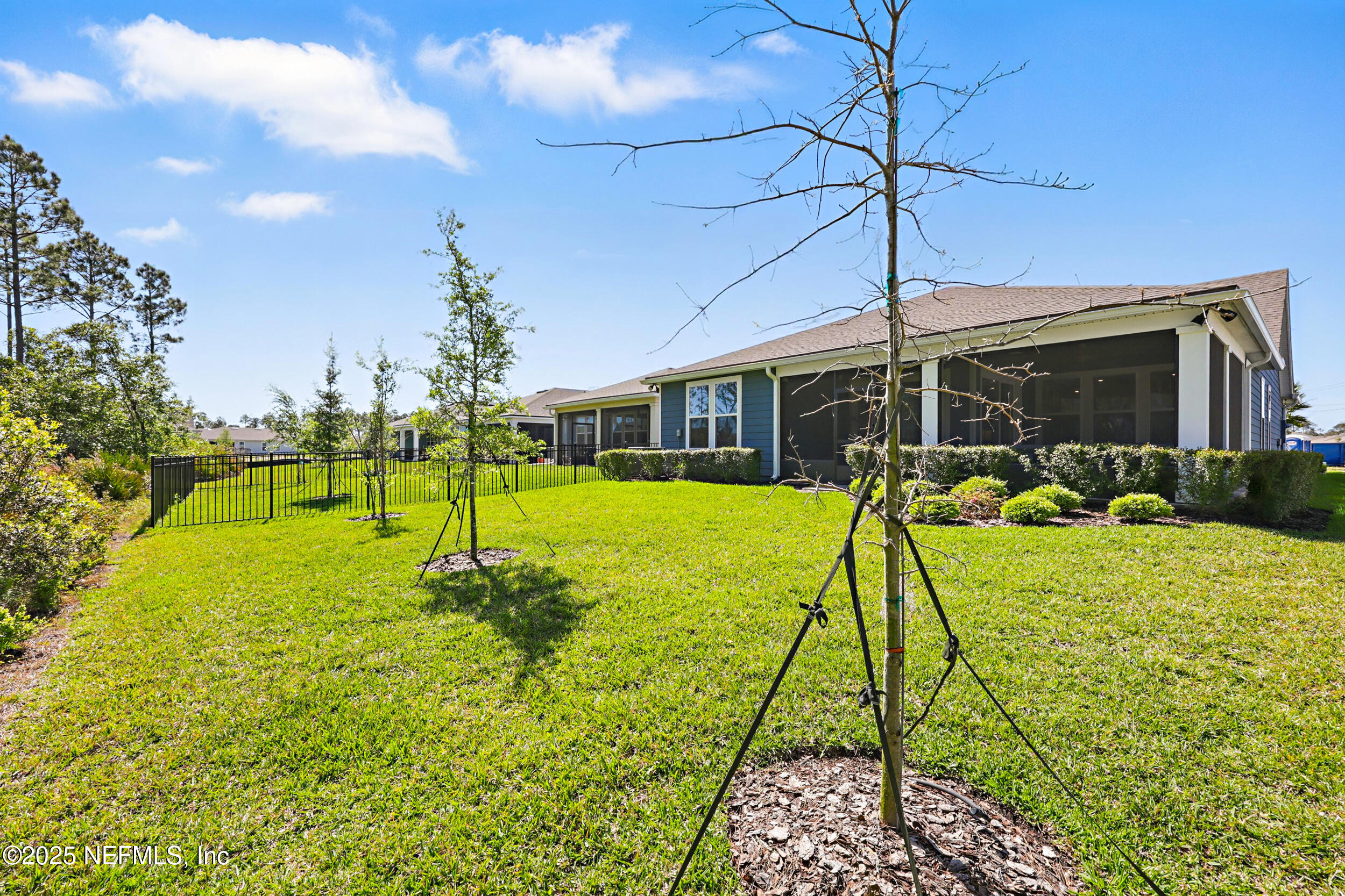 233 CURVED BAY Trail