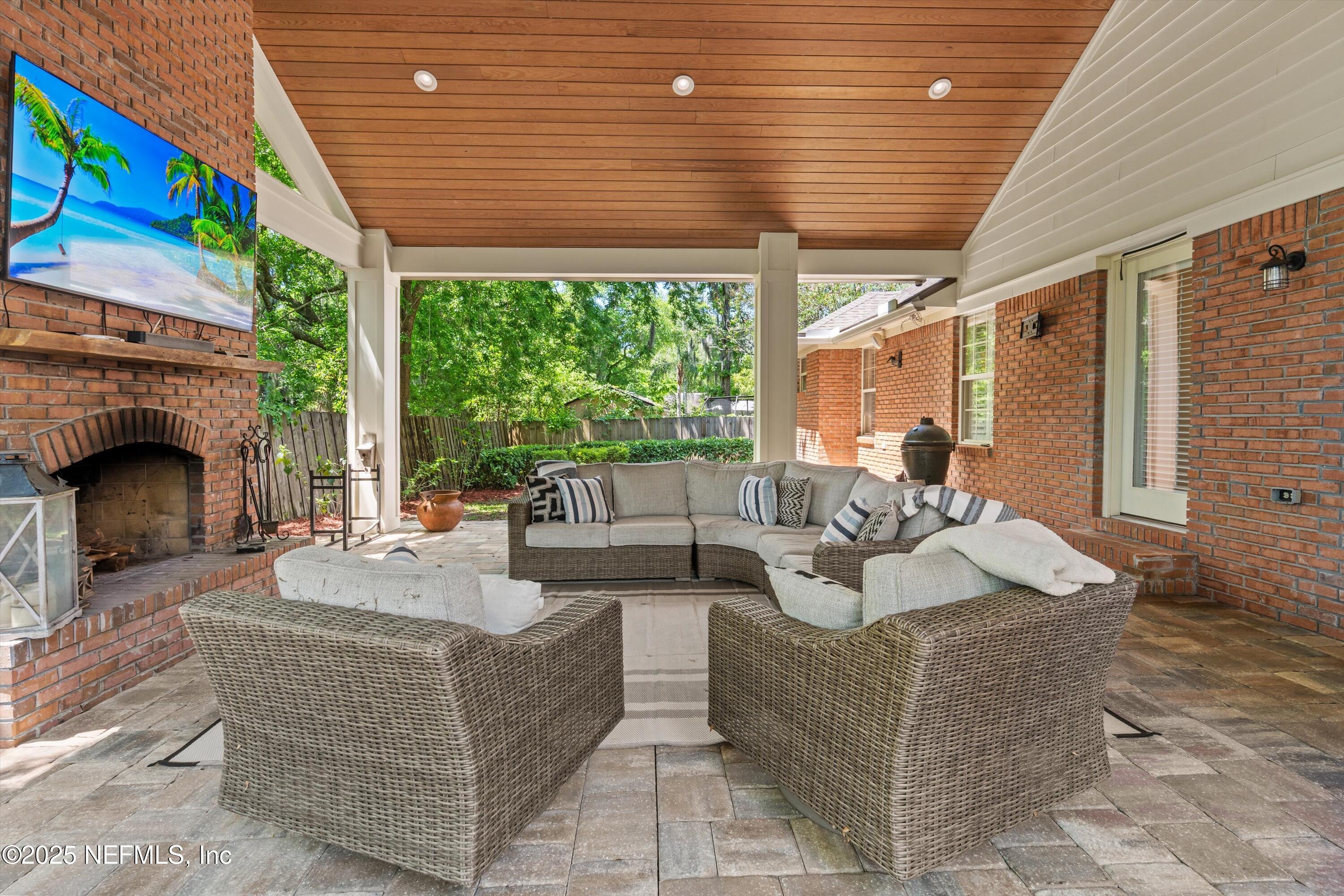 1344 WILLOW OAKS Drive S