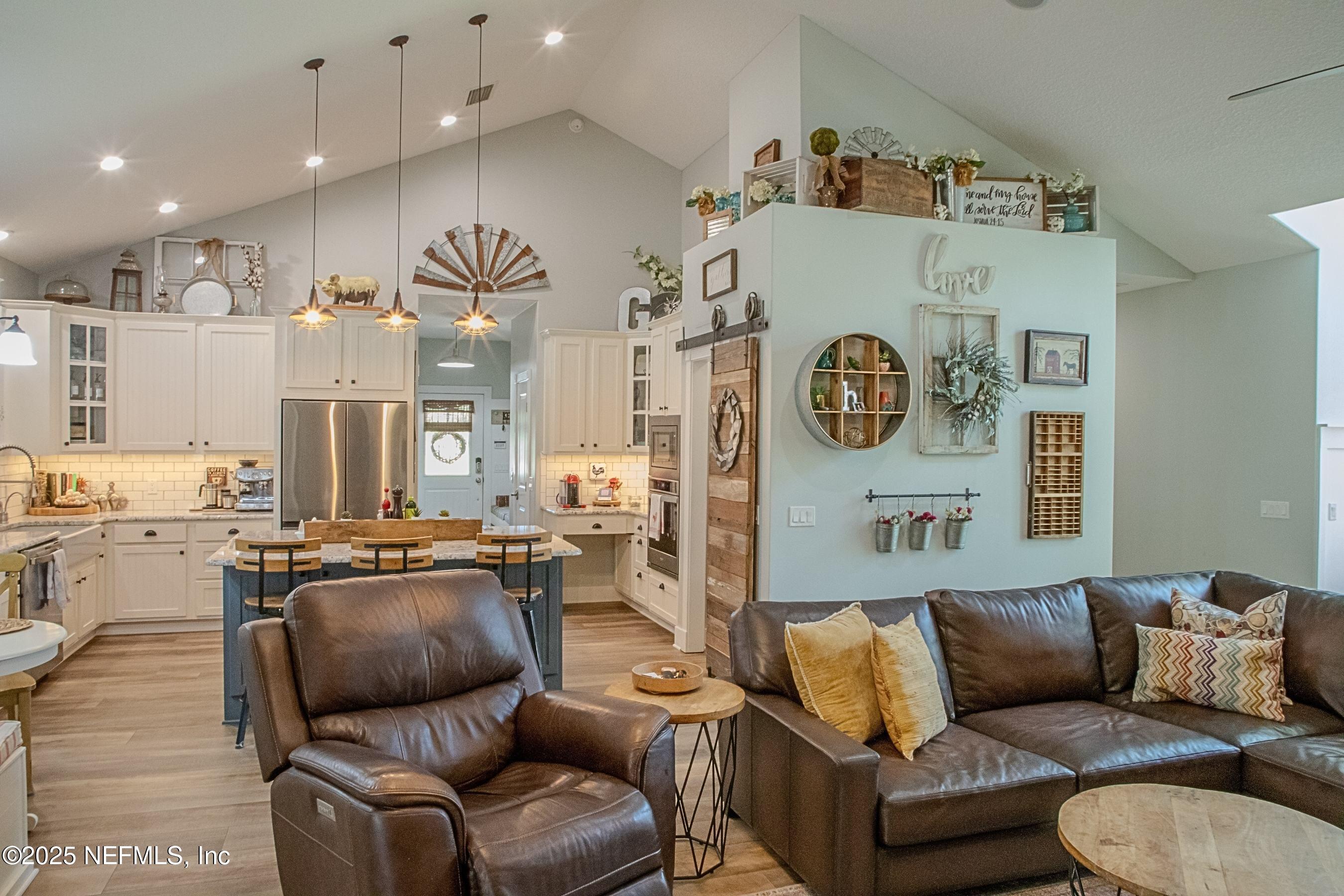 10021 MORNING GLORY Lane