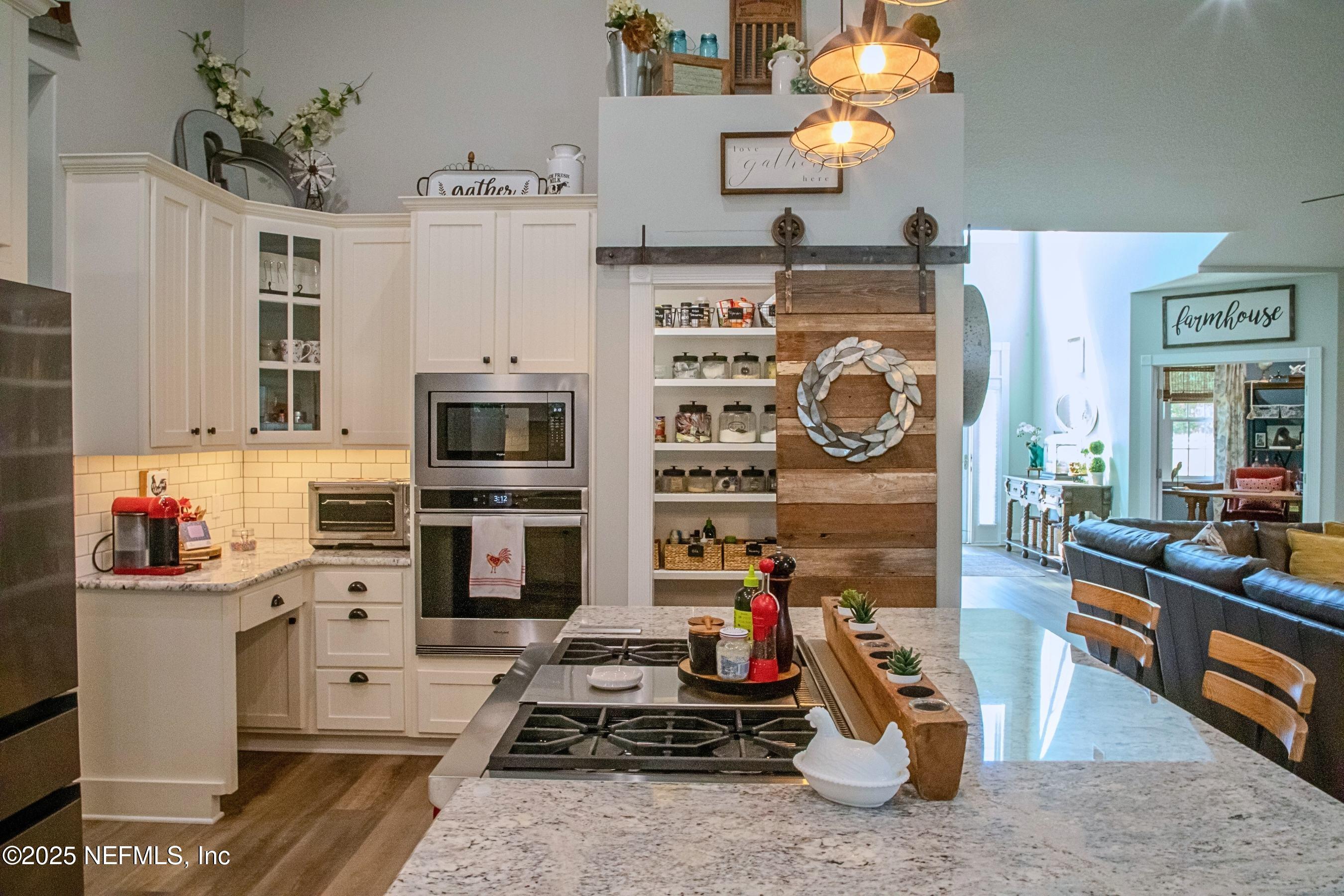 10021 MORNING GLORY Lane