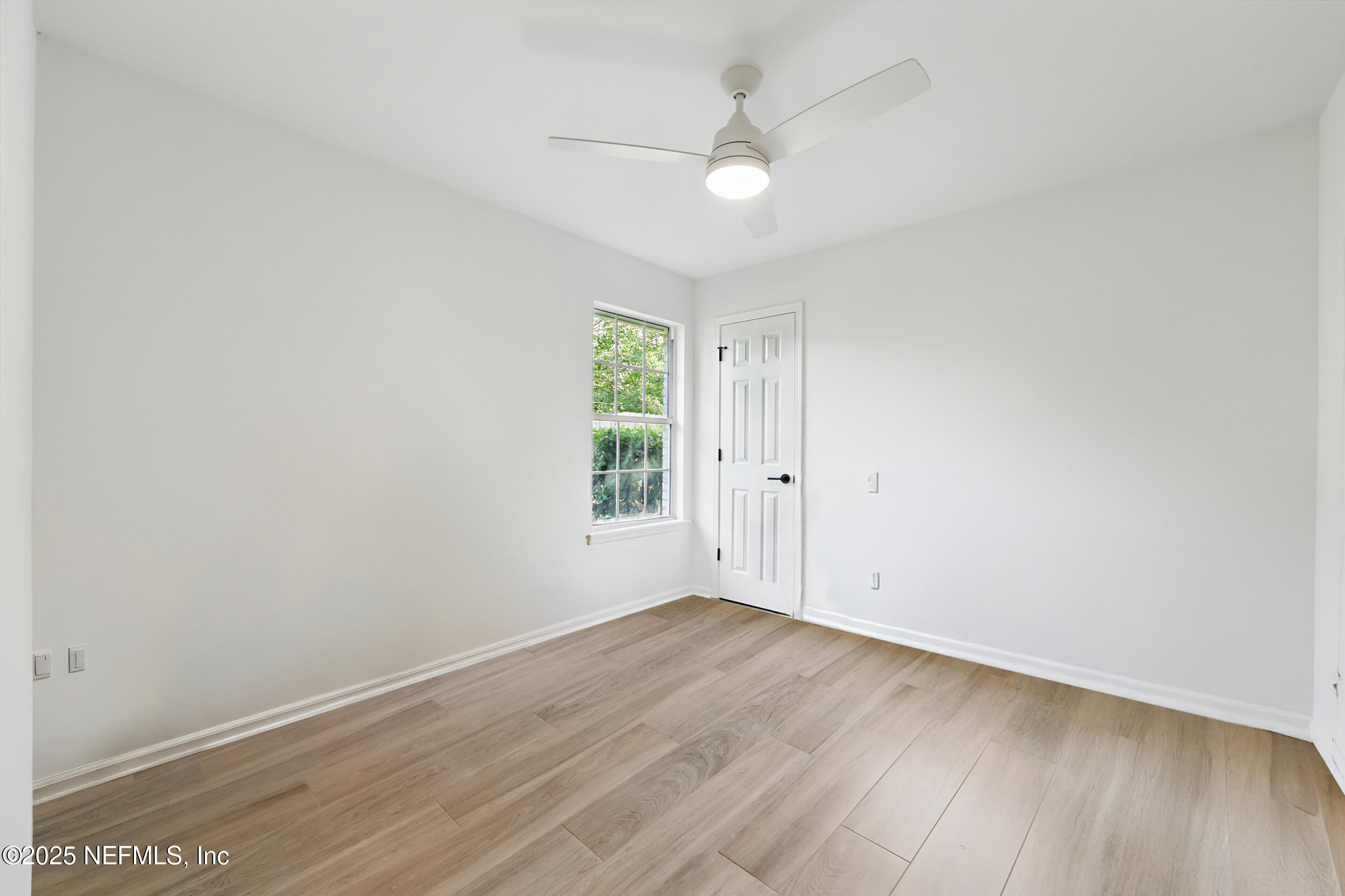 1600 CHAIN FERN Way