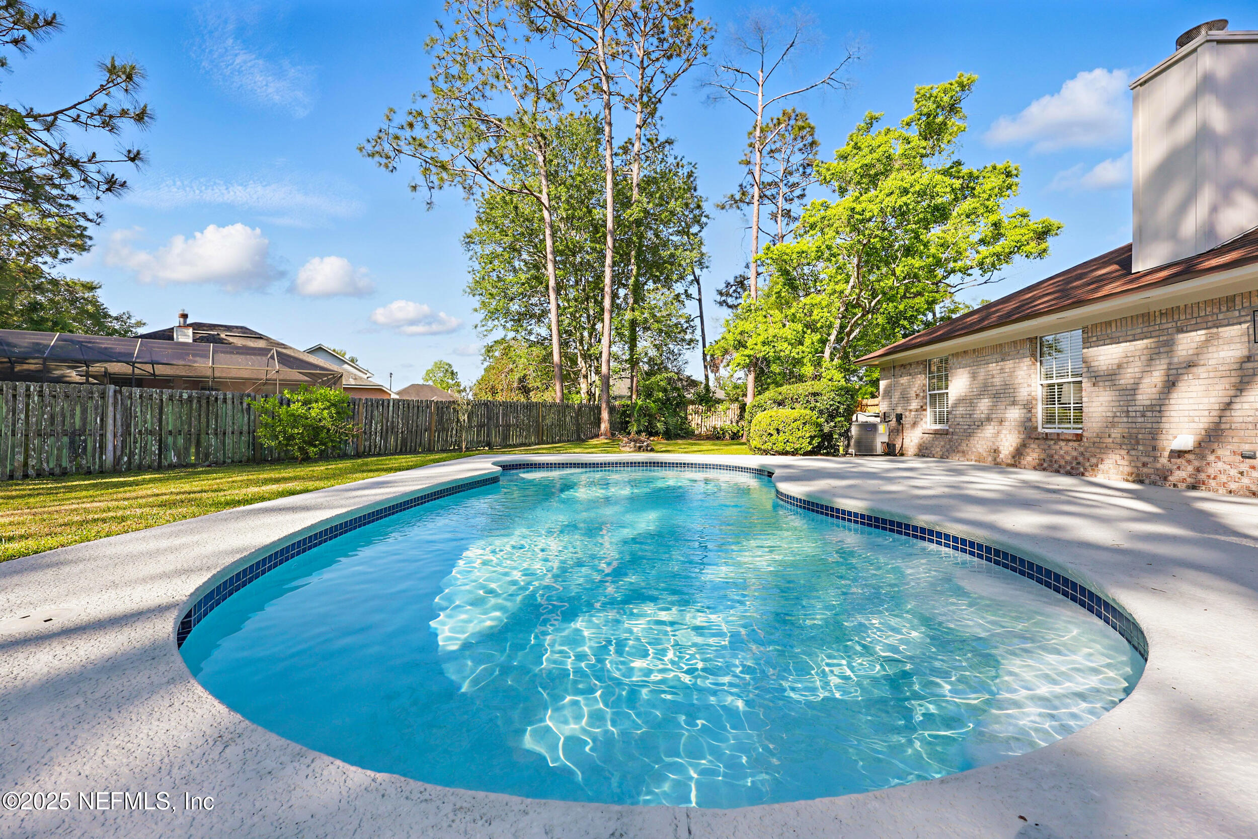1600 CHAIN FERN Way
