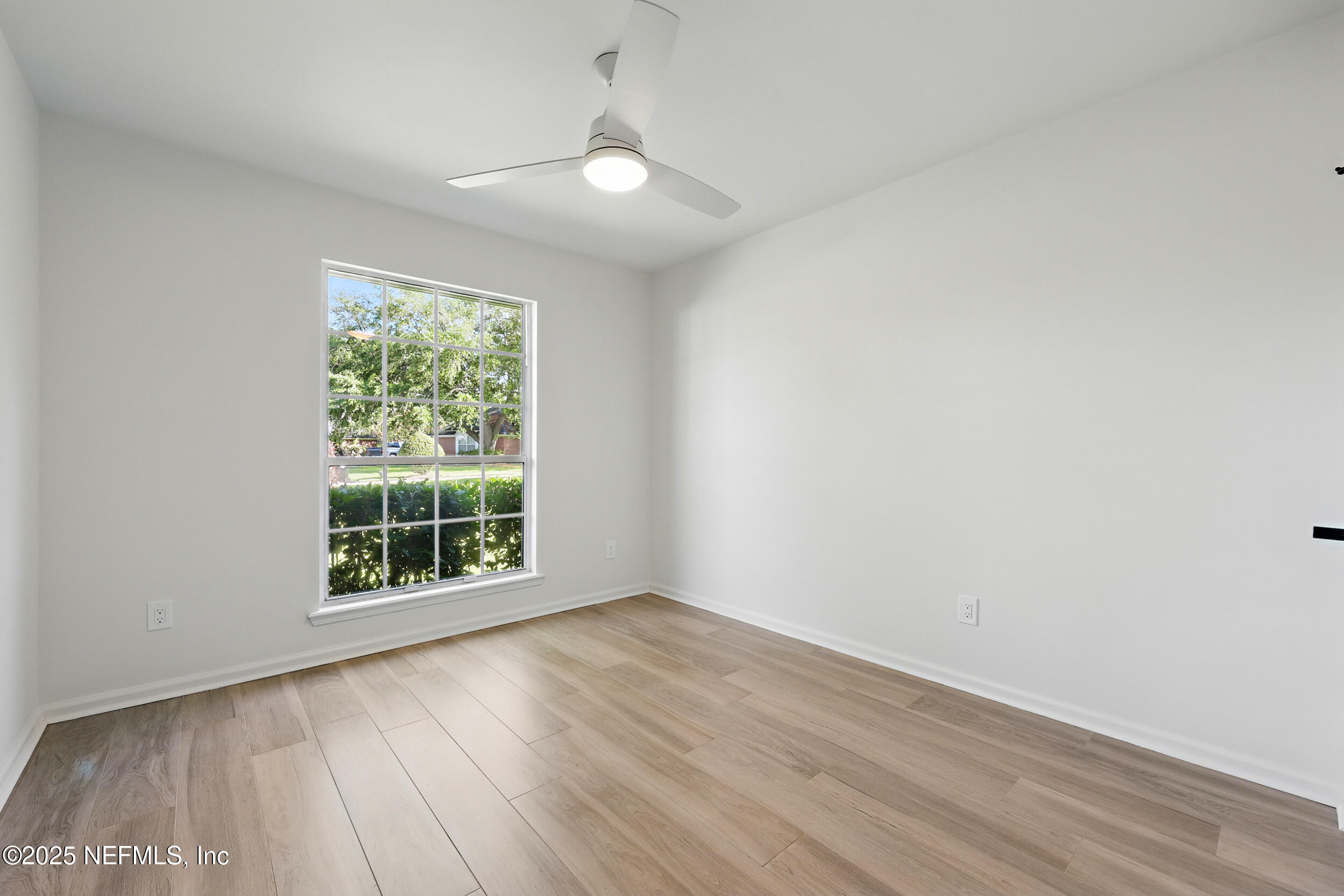 1600 CHAIN FERN Way