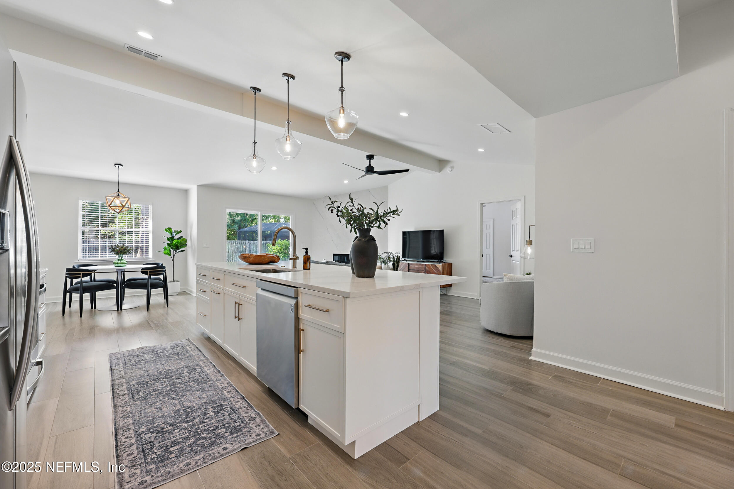 1600 CHAIN FERN Way