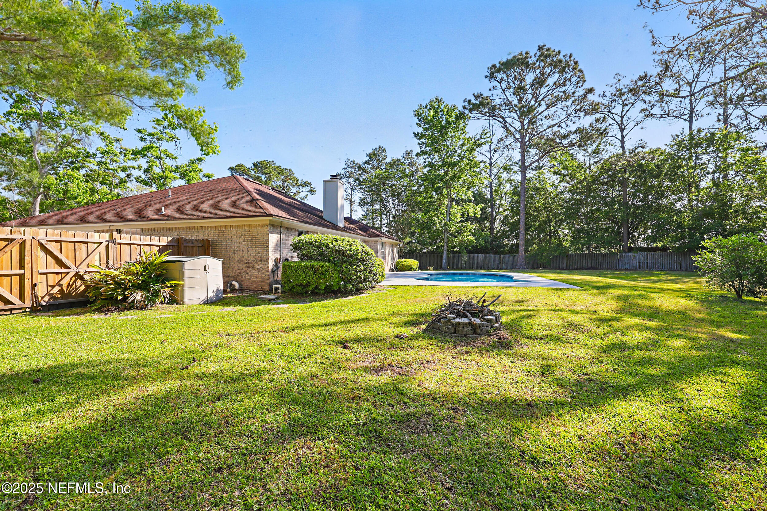 1600 CHAIN FERN Way