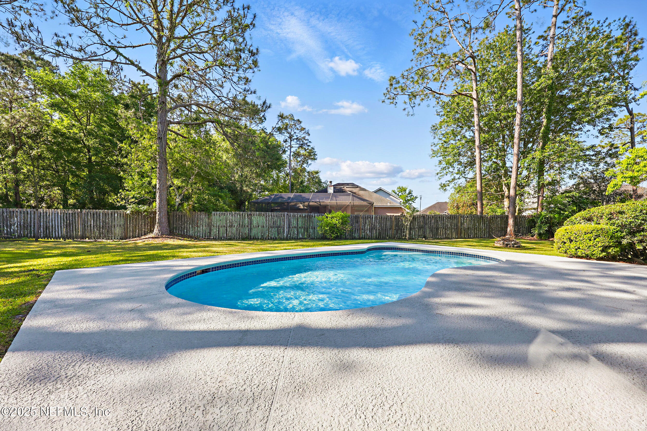 1600 CHAIN FERN Way