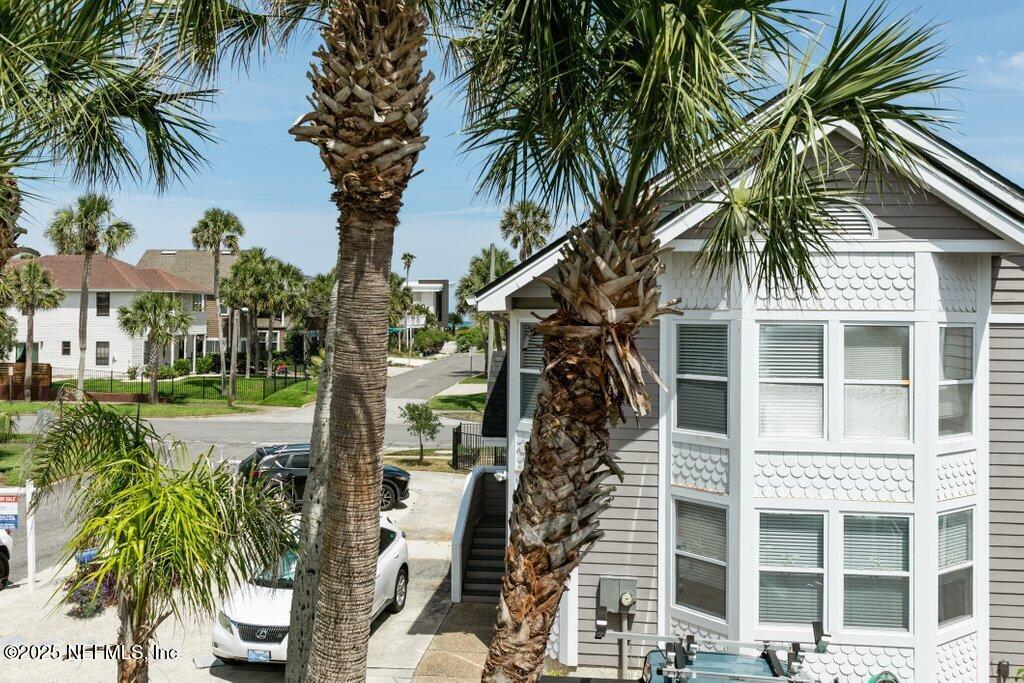 207 MYRTLE Street