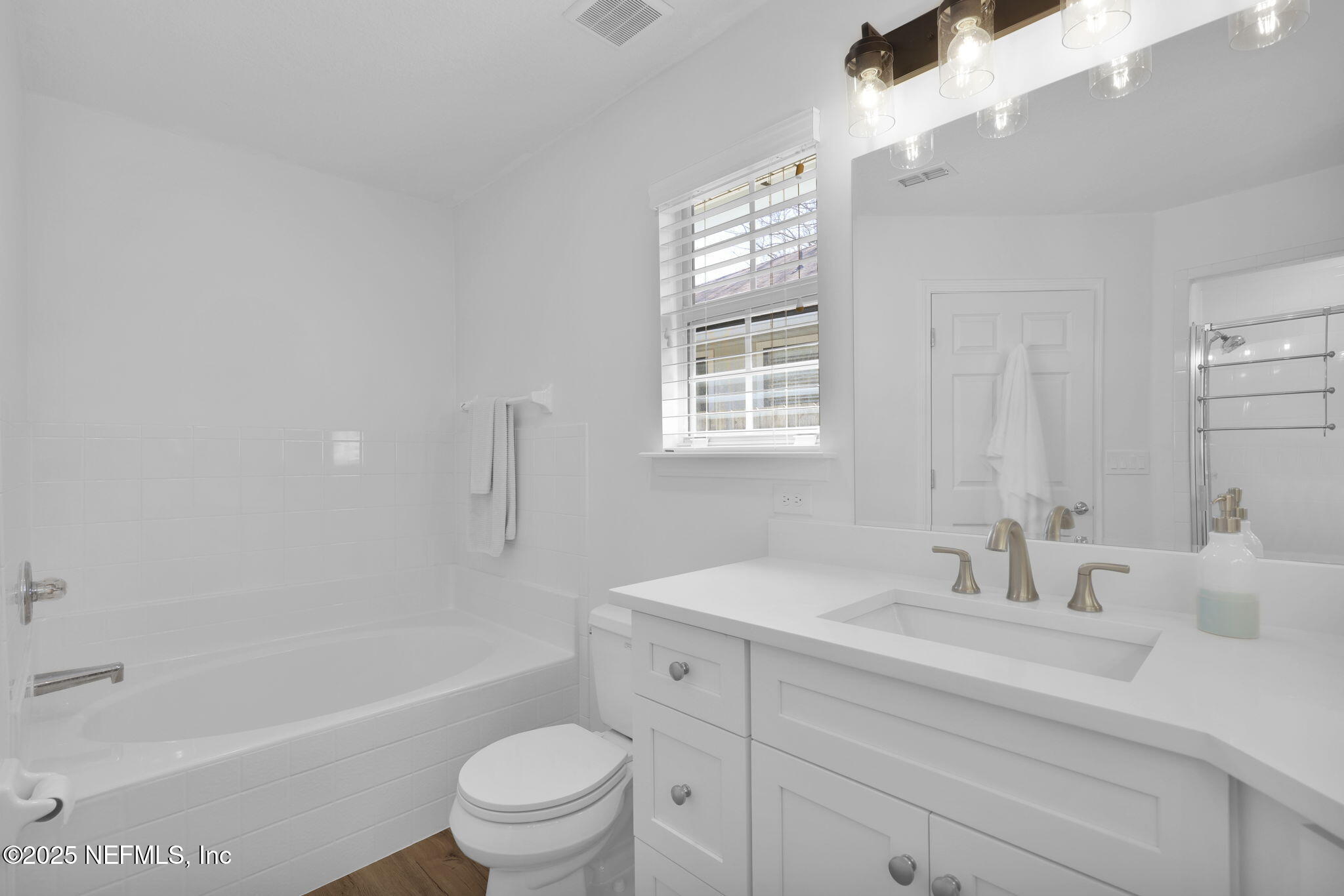 2533 CARRIAGE LAMP Drive