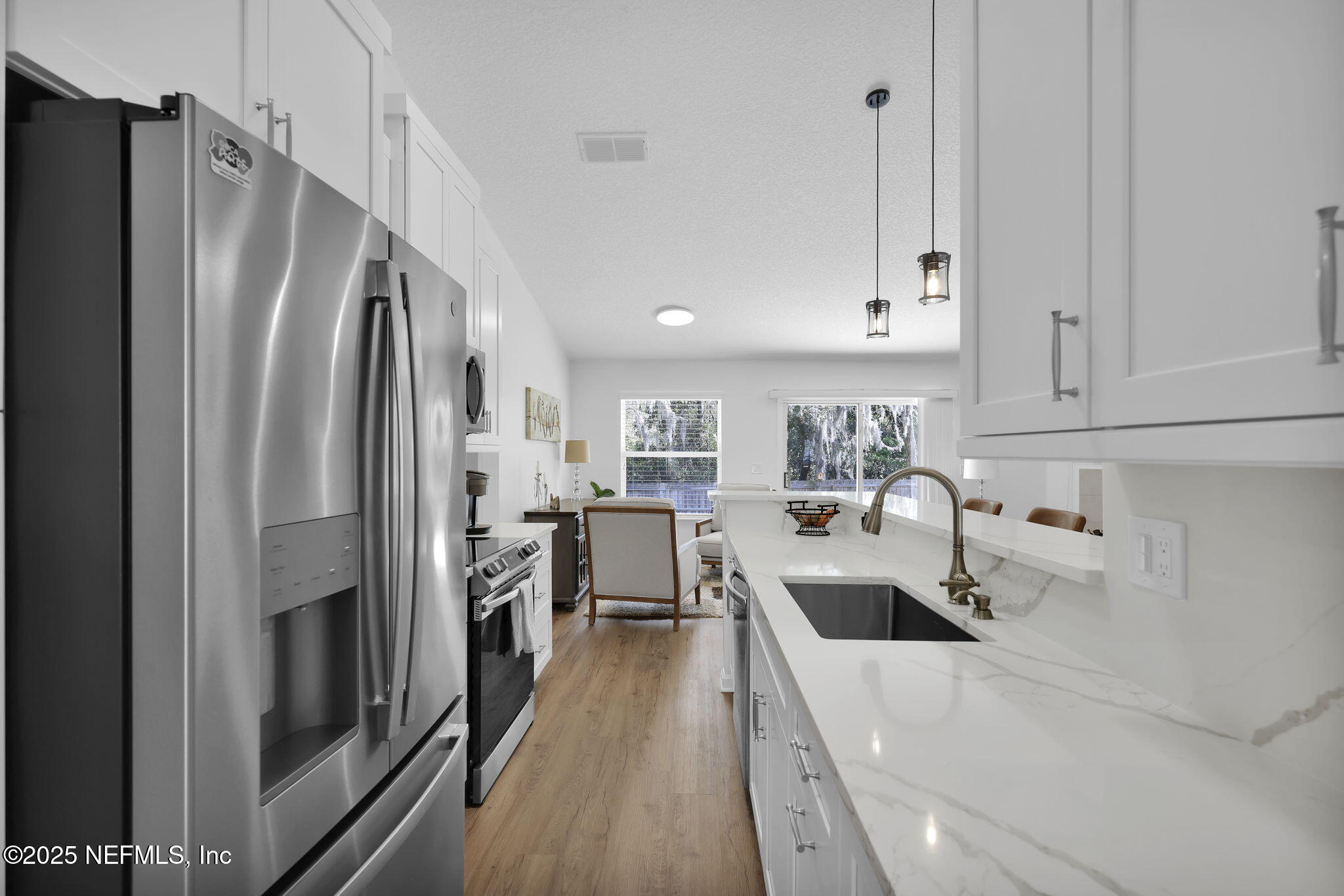 2533 CARRIAGE LAMP Drive