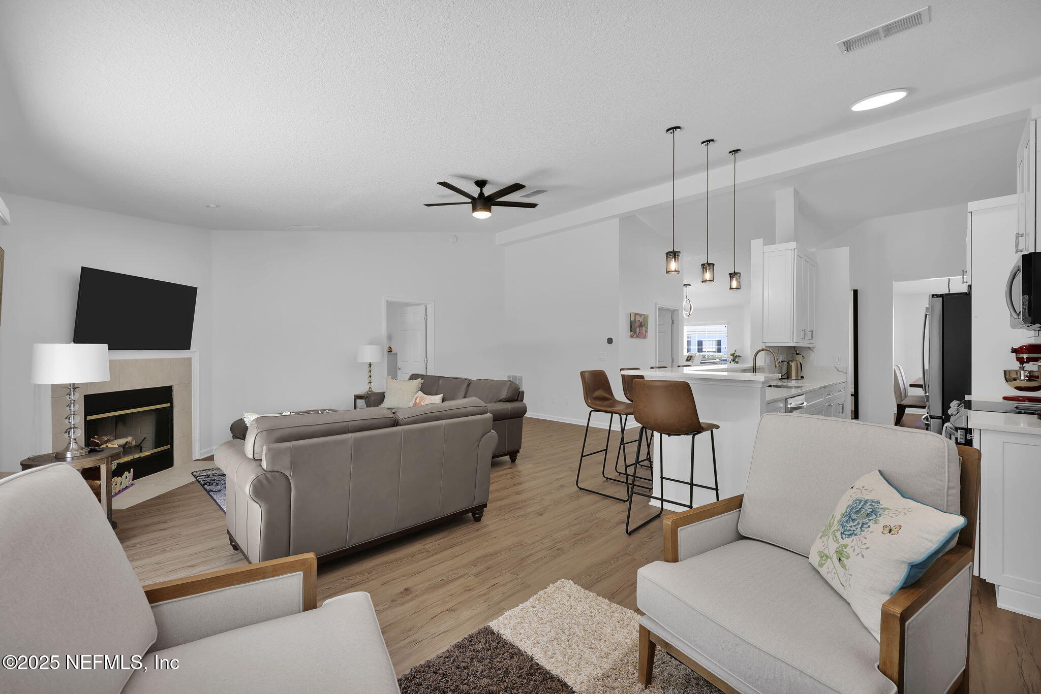 2533 CARRIAGE LAMP Drive