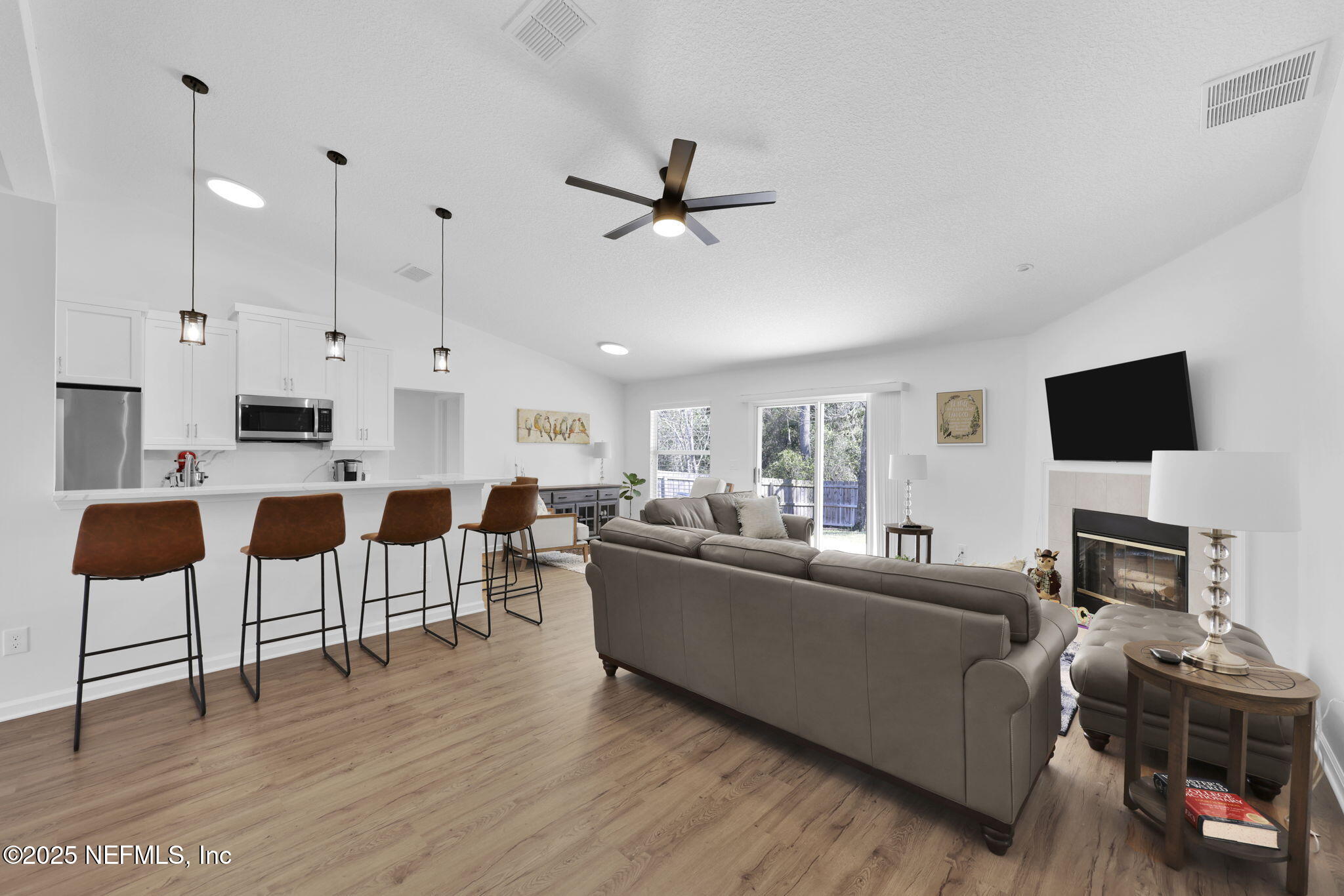 2533 CARRIAGE LAMP Drive