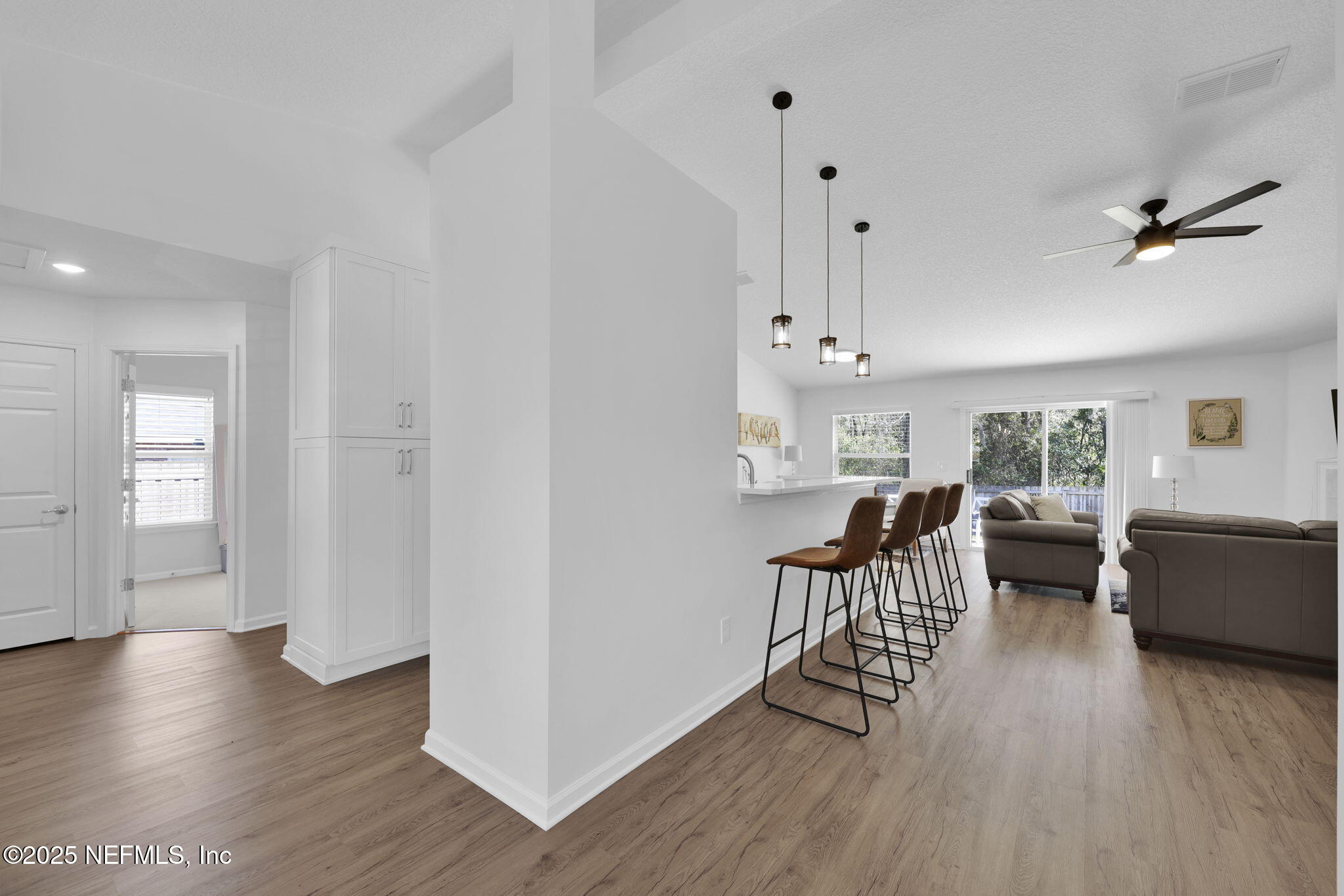 2533 CARRIAGE LAMP Drive