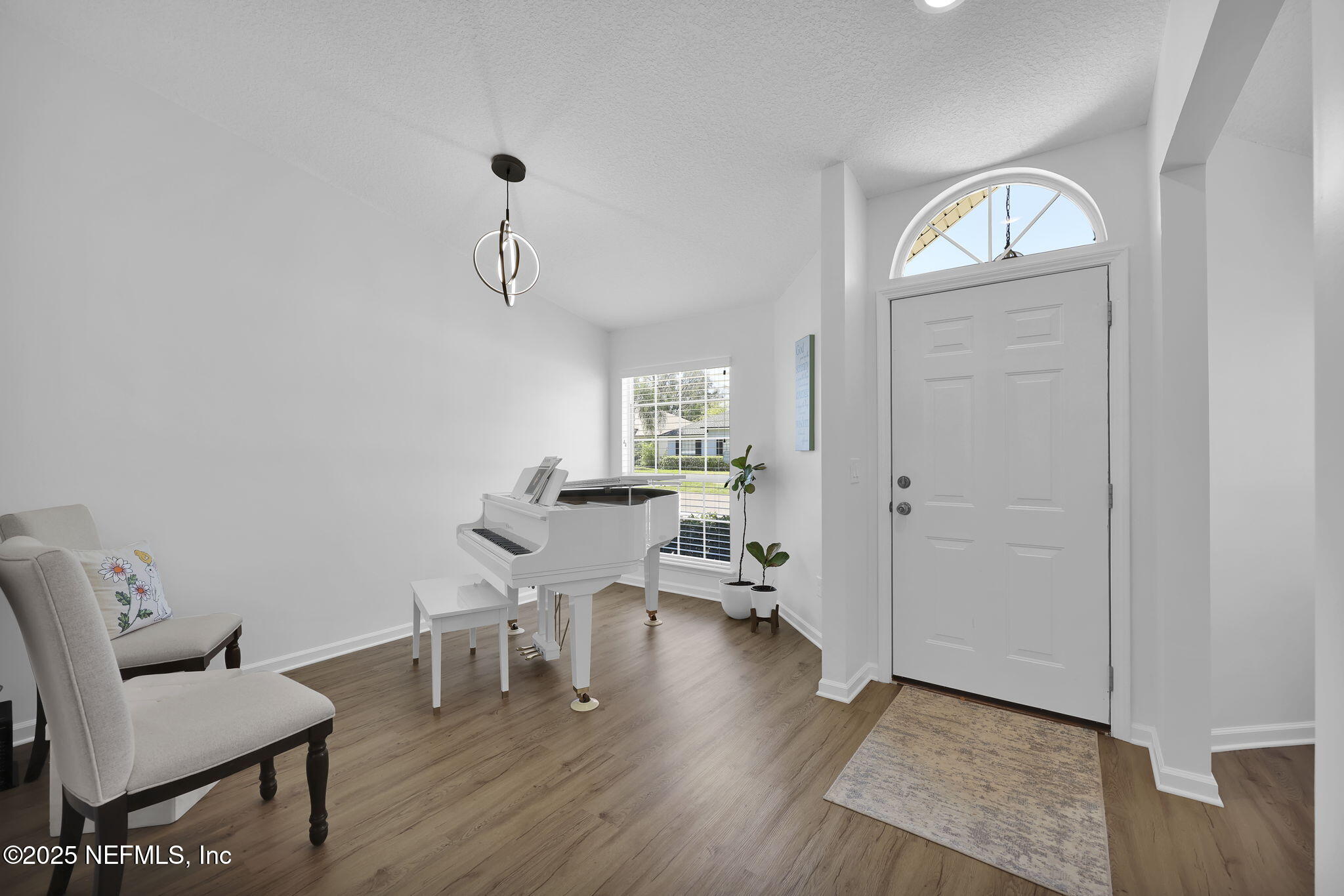 2533 CARRIAGE LAMP Drive