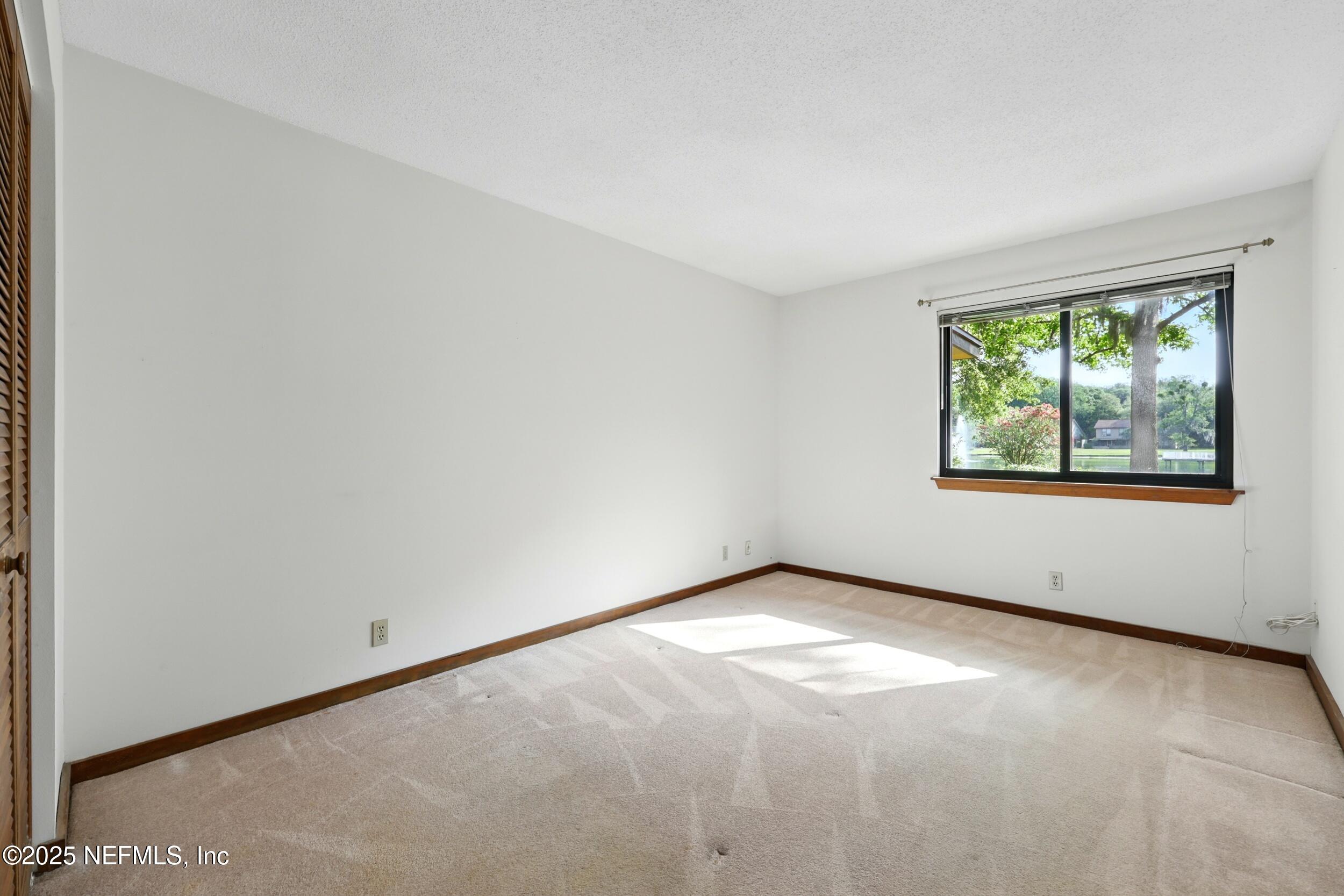 12047 HIDDEN HILLS Drive S
