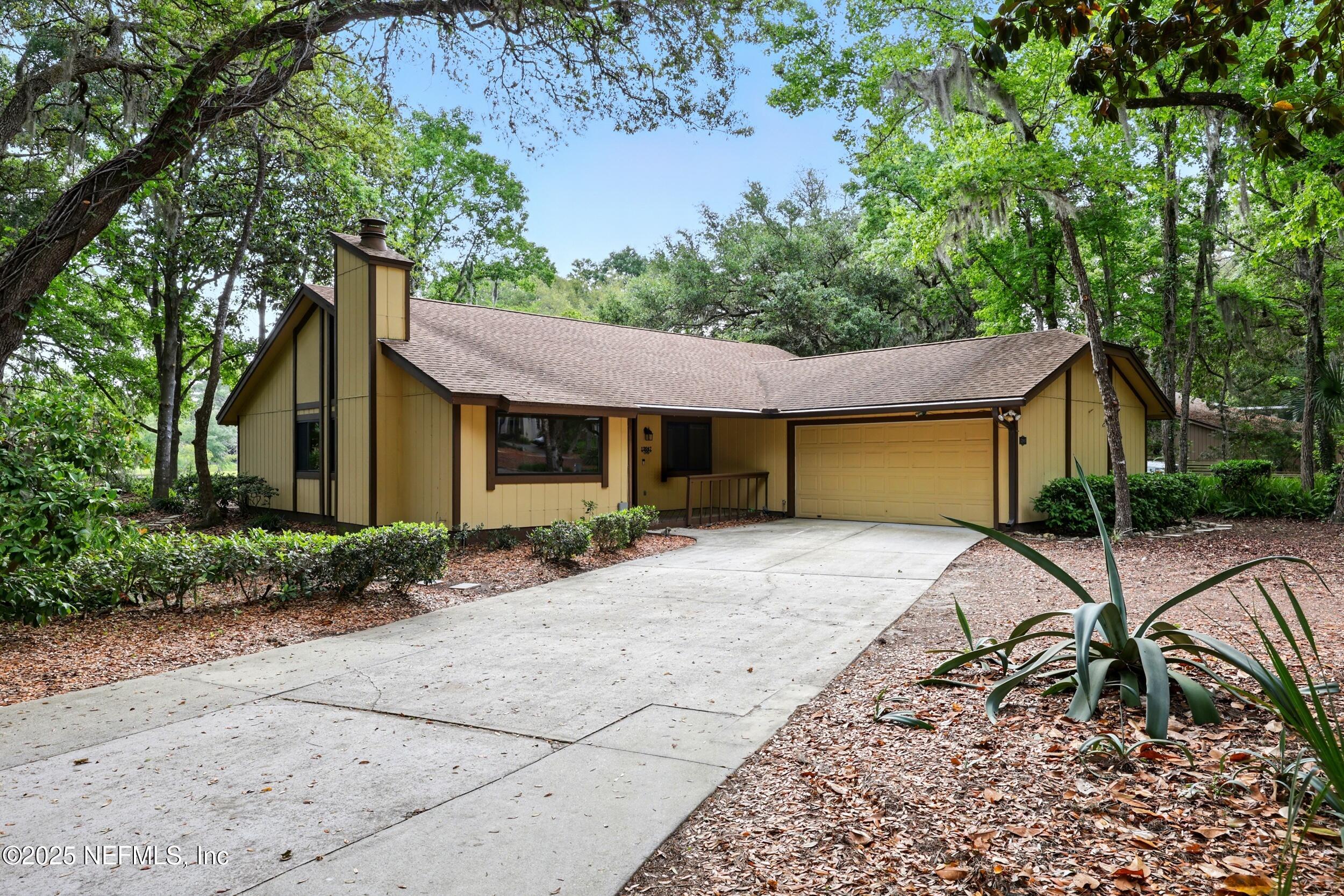 12047 HIDDEN HILLS Drive S