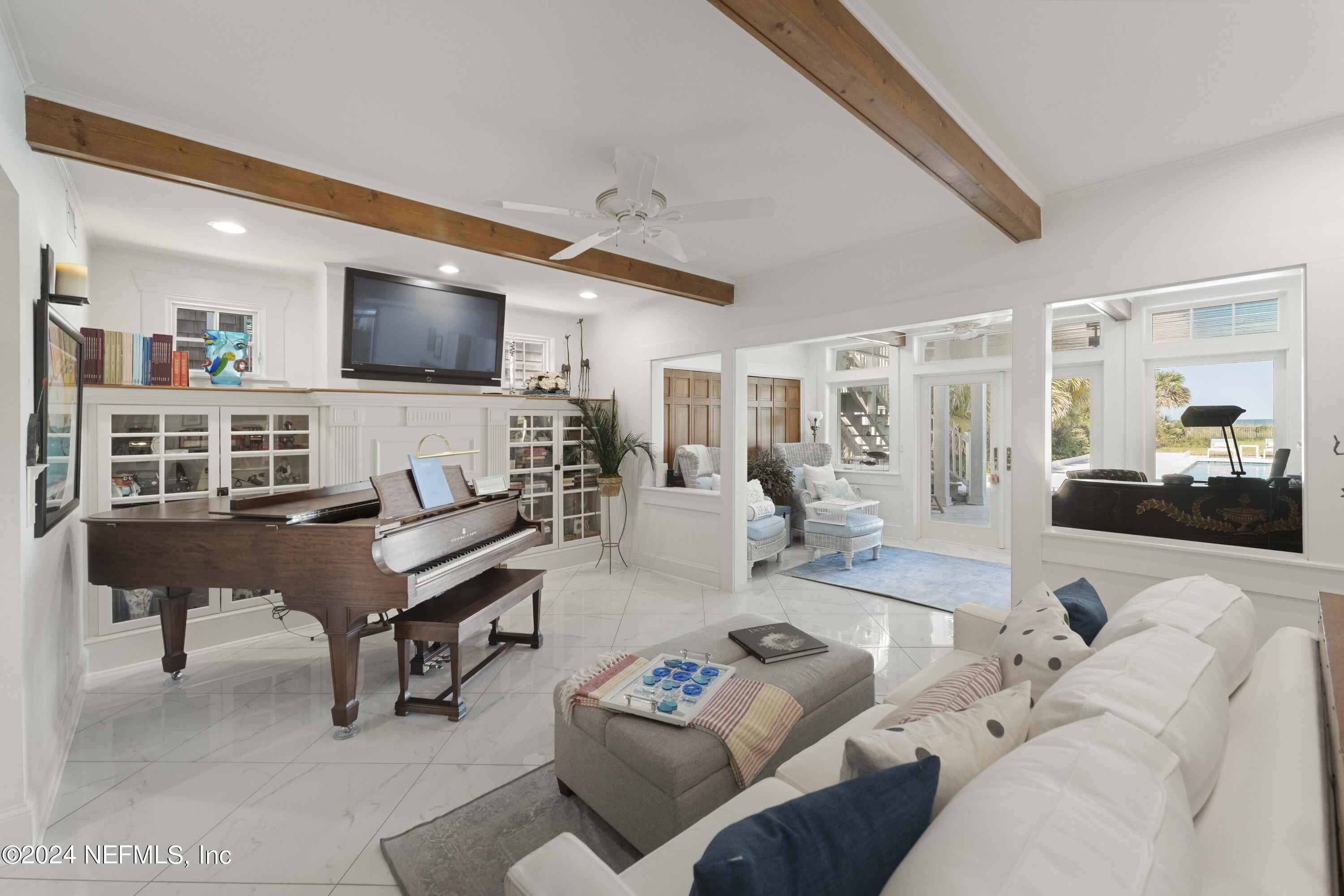 1057 BEACH Avenue