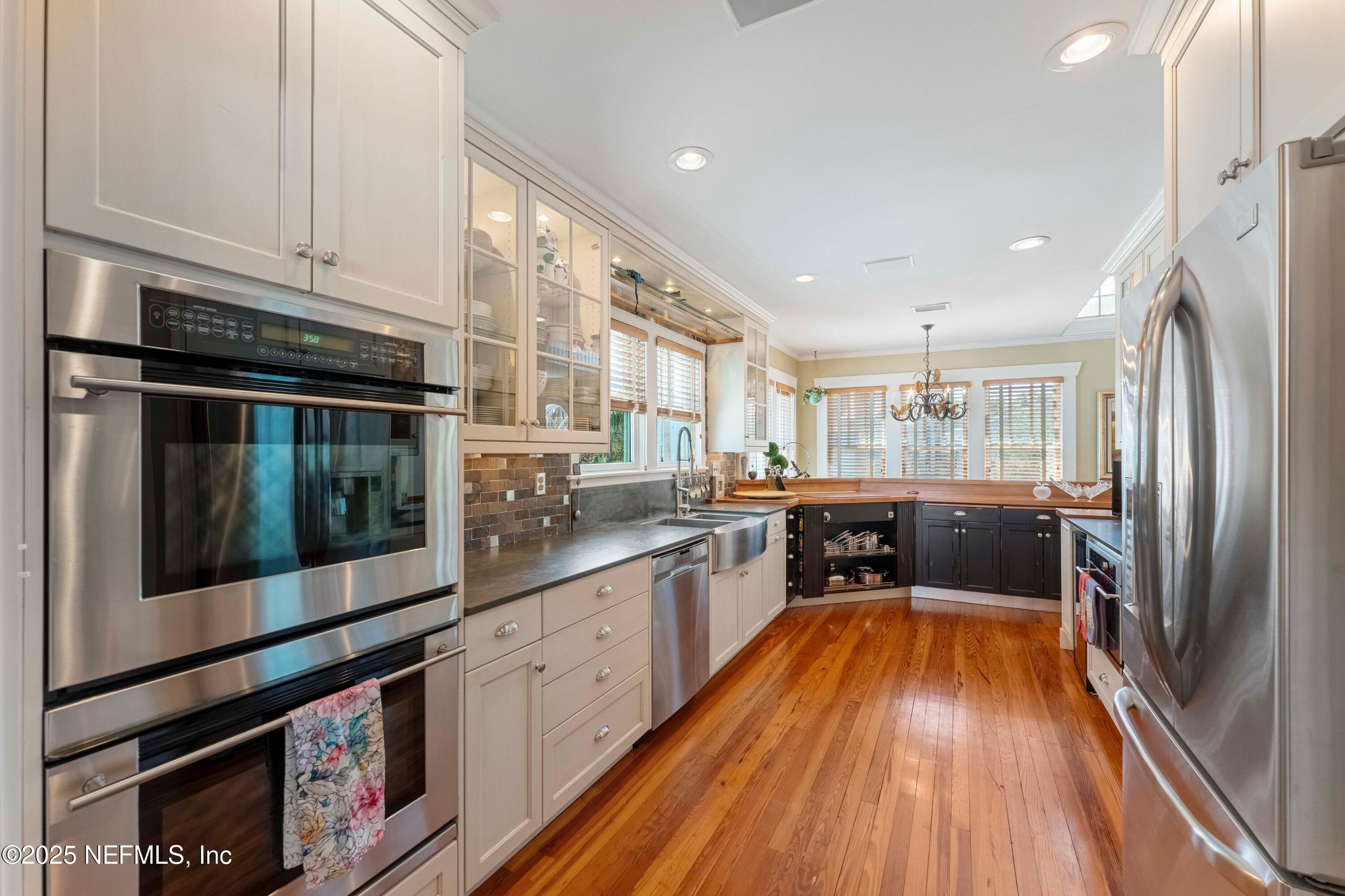 1057 BEACH Avenue