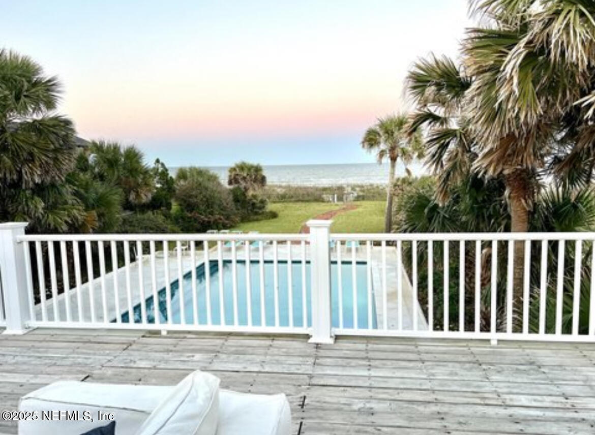1057 BEACH Avenue