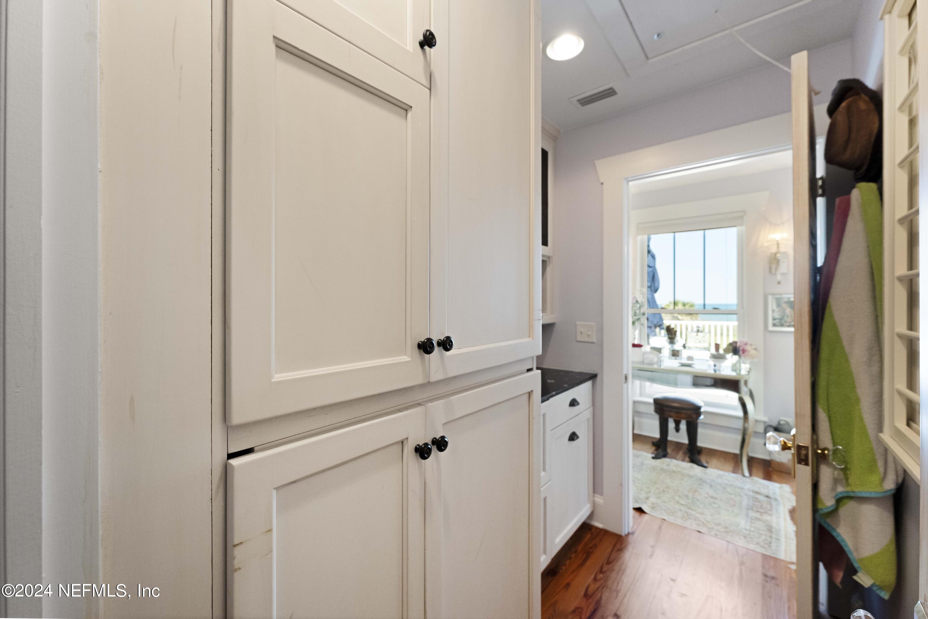 1057 BEACH Avenue