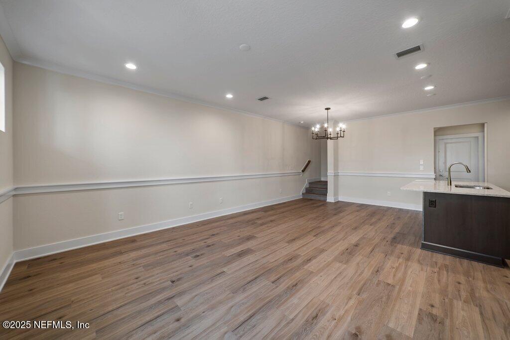 405 CRESTVIEW Drive