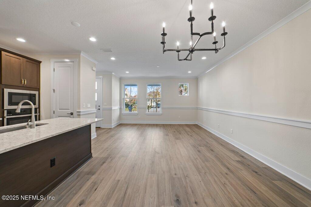 405 CRESTVIEW Drive