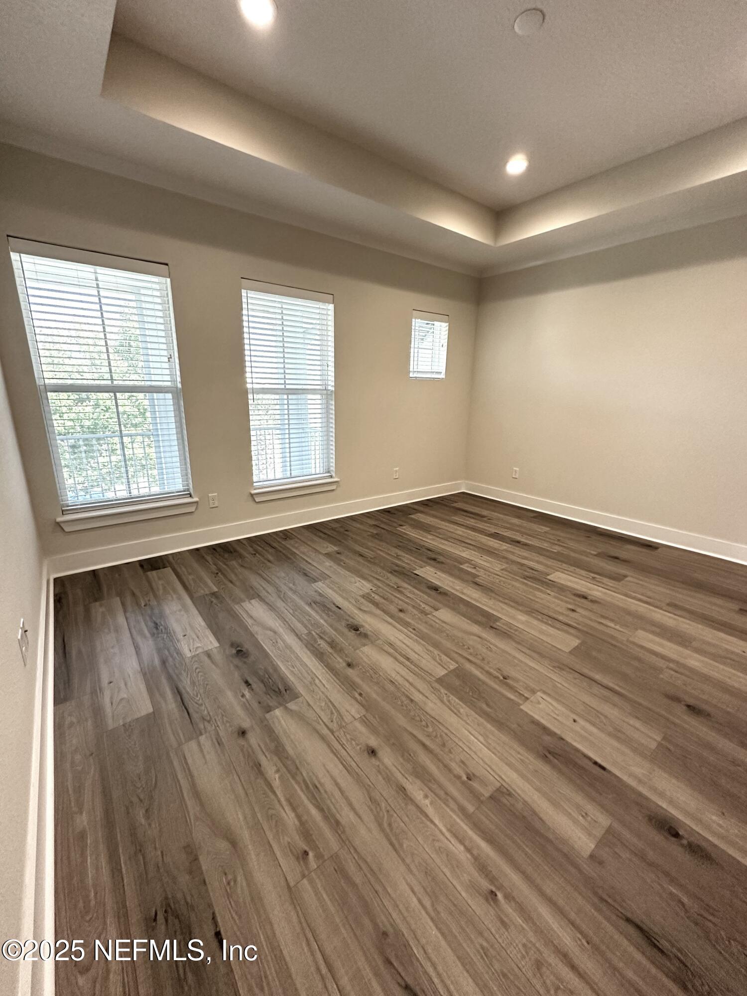 405 CRESTVIEW Drive