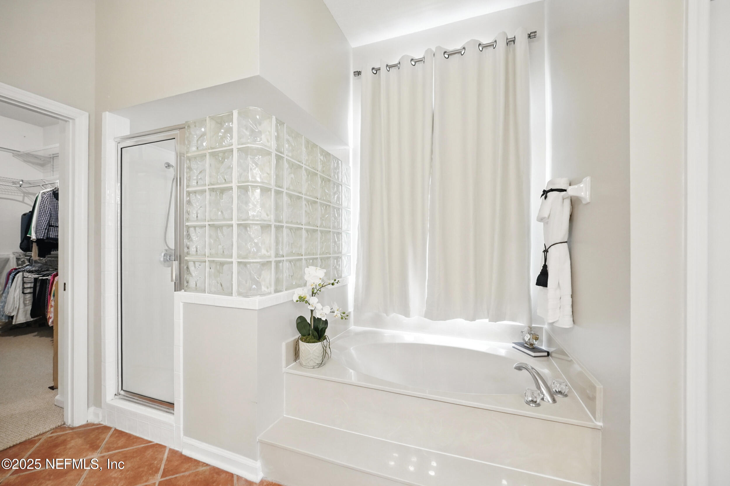 428 TWIN OAKS Lane, St. Johns