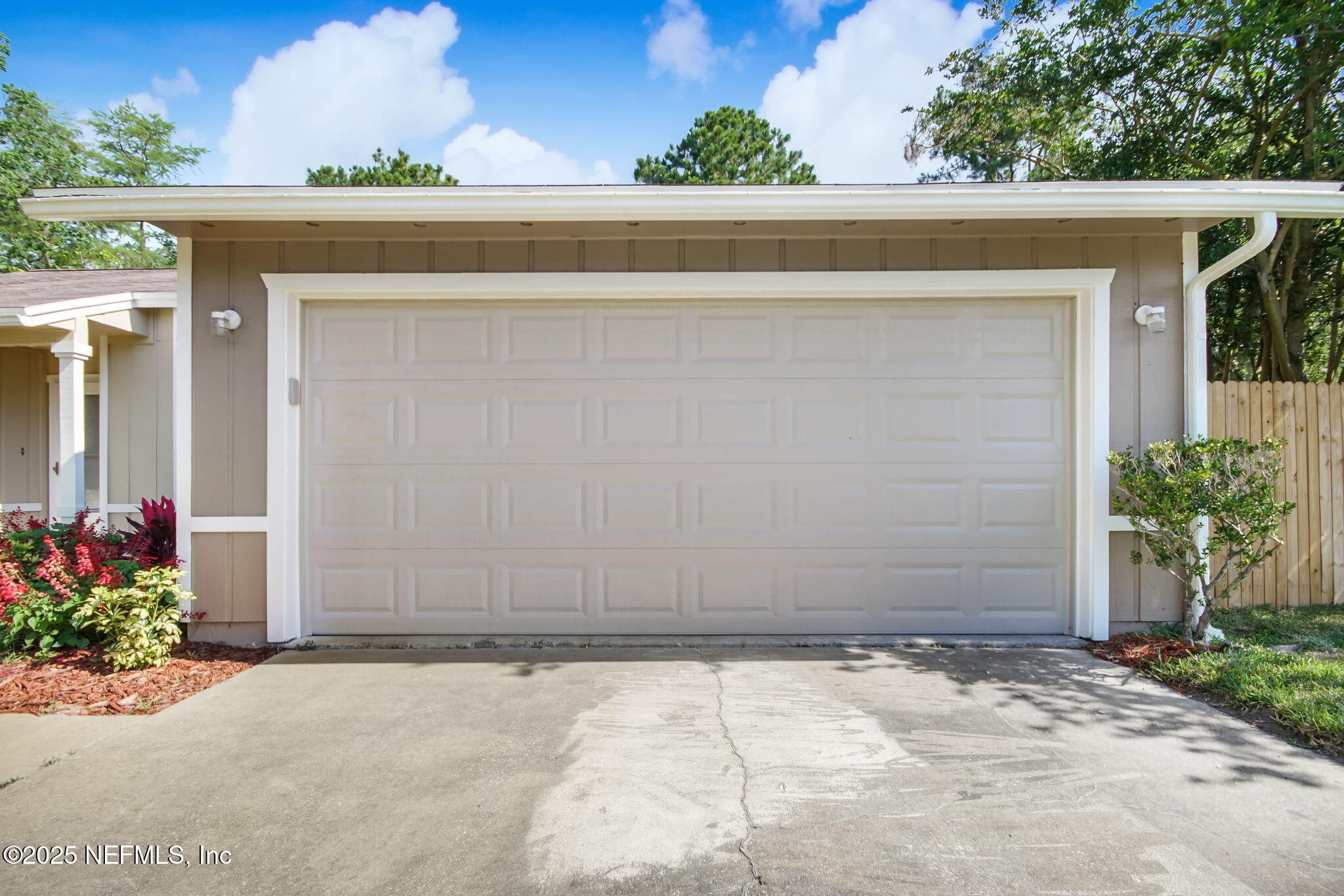 5159 HORSE TRACK Drive N