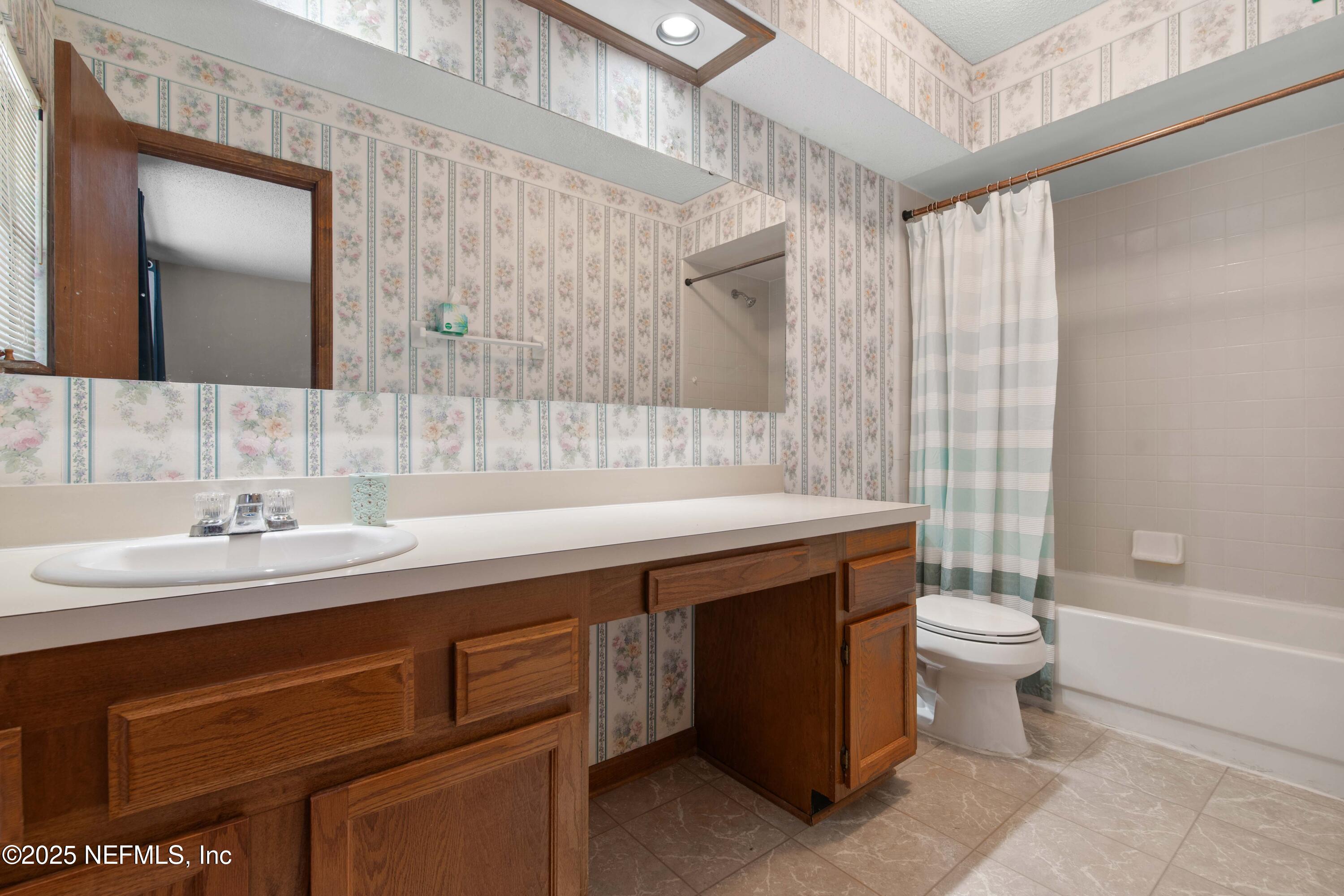 3951 LAURELWOOD Drive