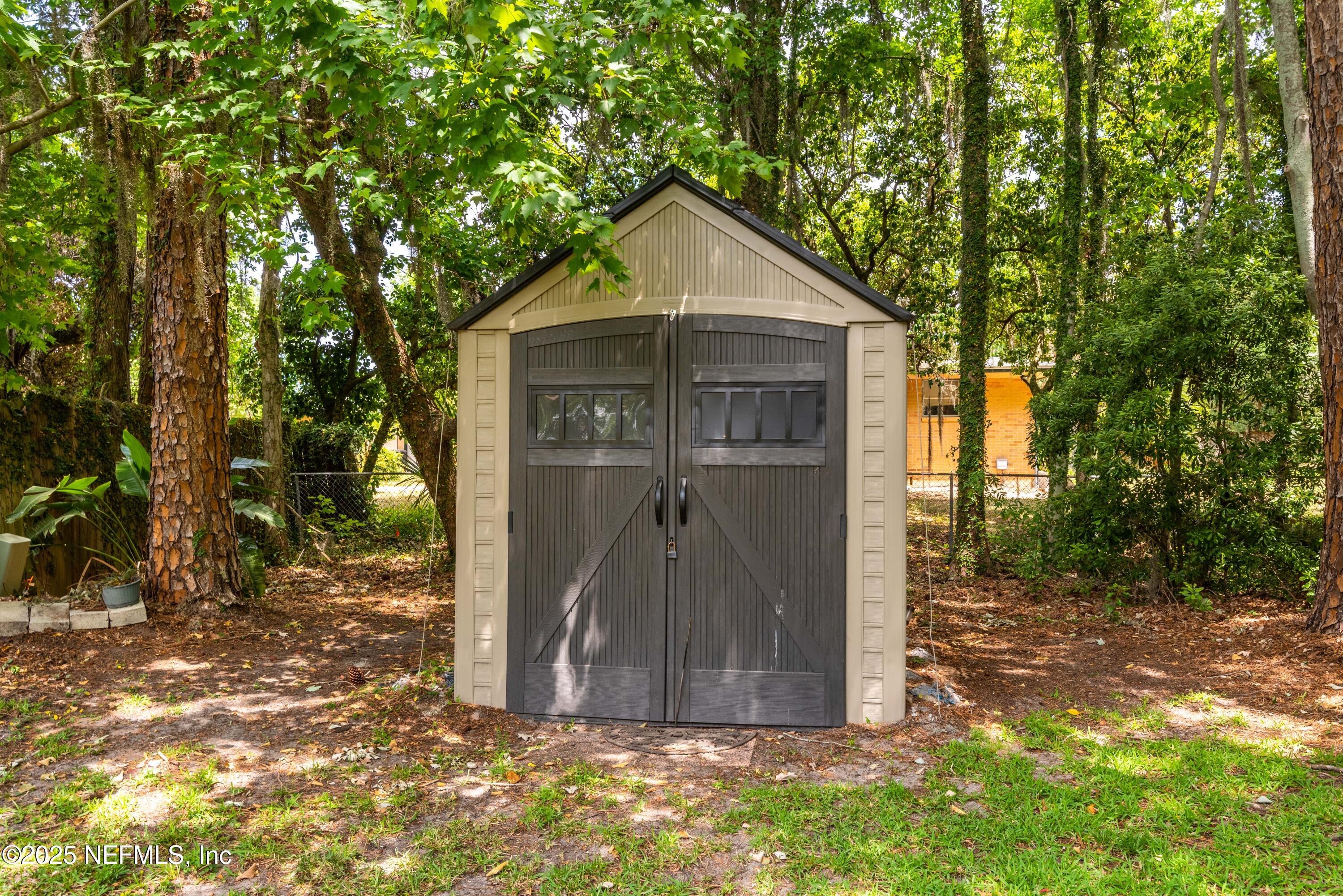 3951 LAURELWOOD Drive