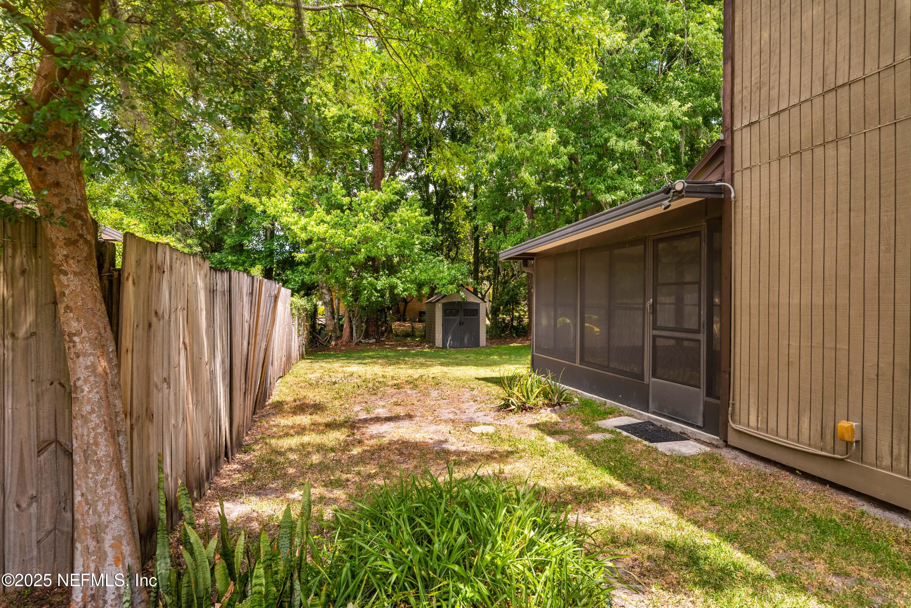 3951 LAURELWOOD Drive