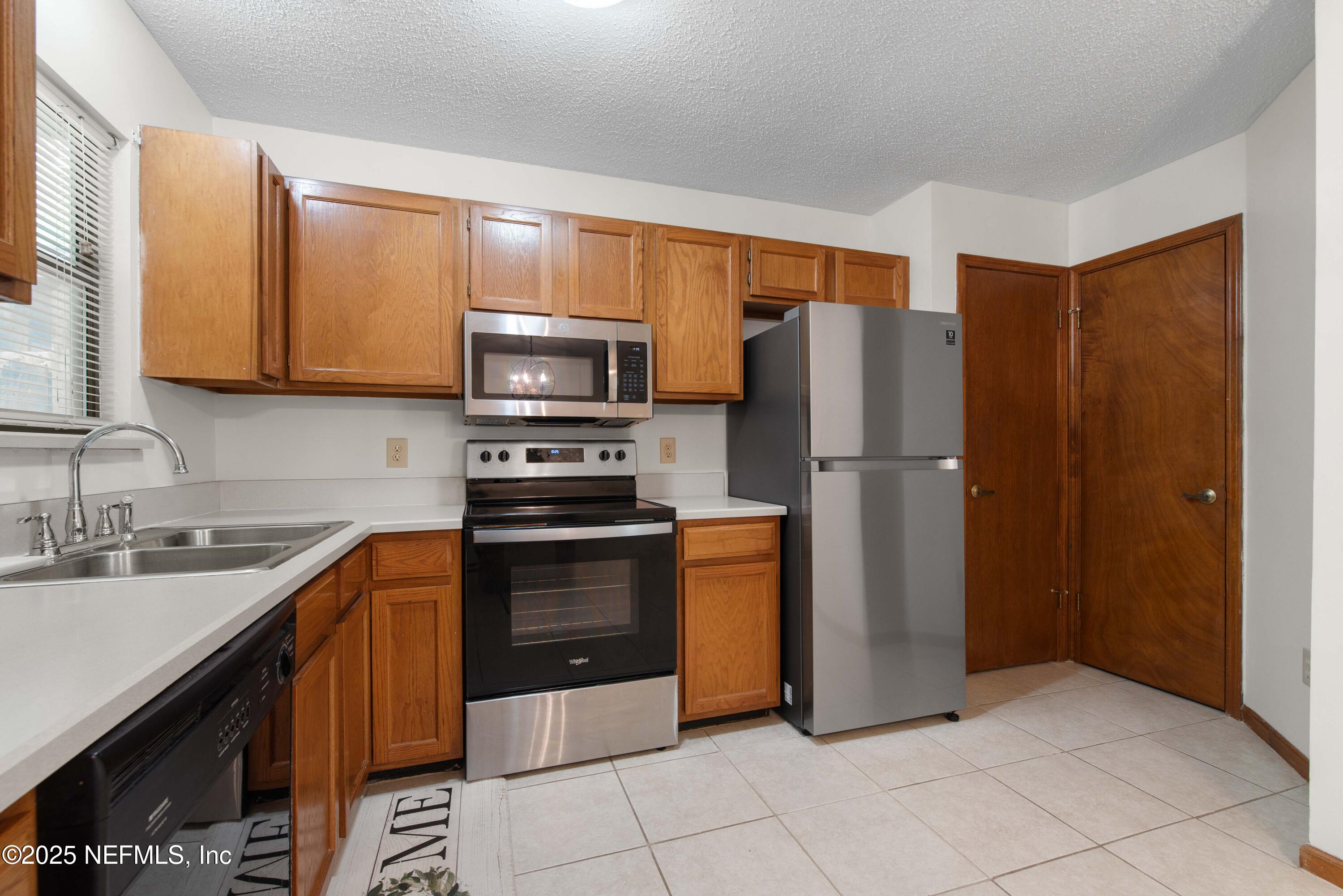 3951 LAURELWOOD Drive