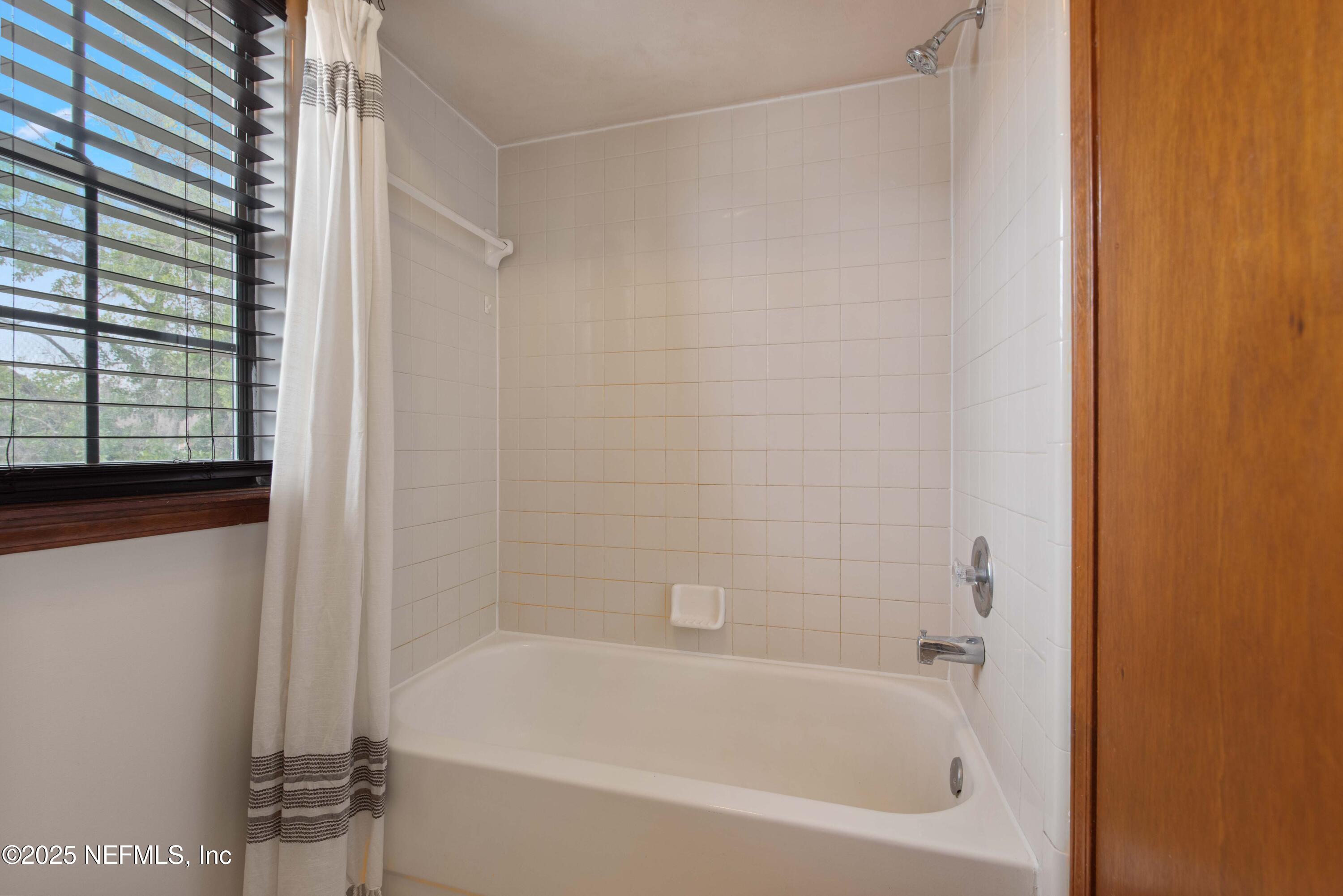 3951 LAURELWOOD Drive