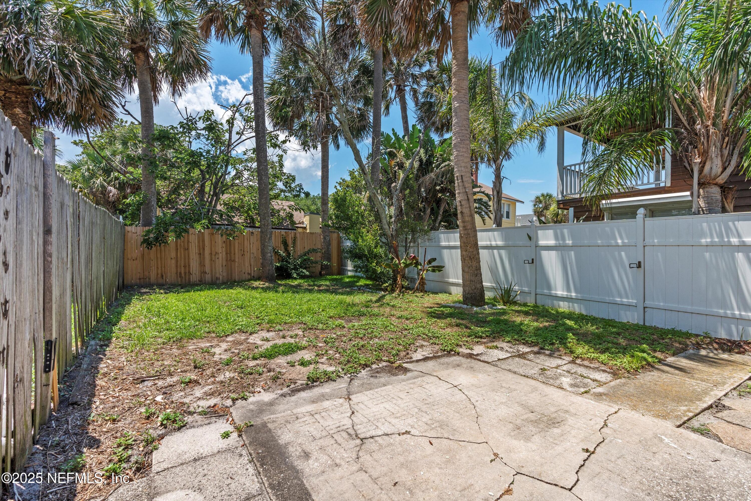 1616 1ST Street