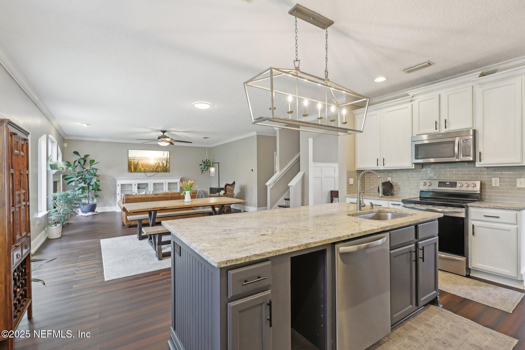 1821 W WINDY Way, St. Johns