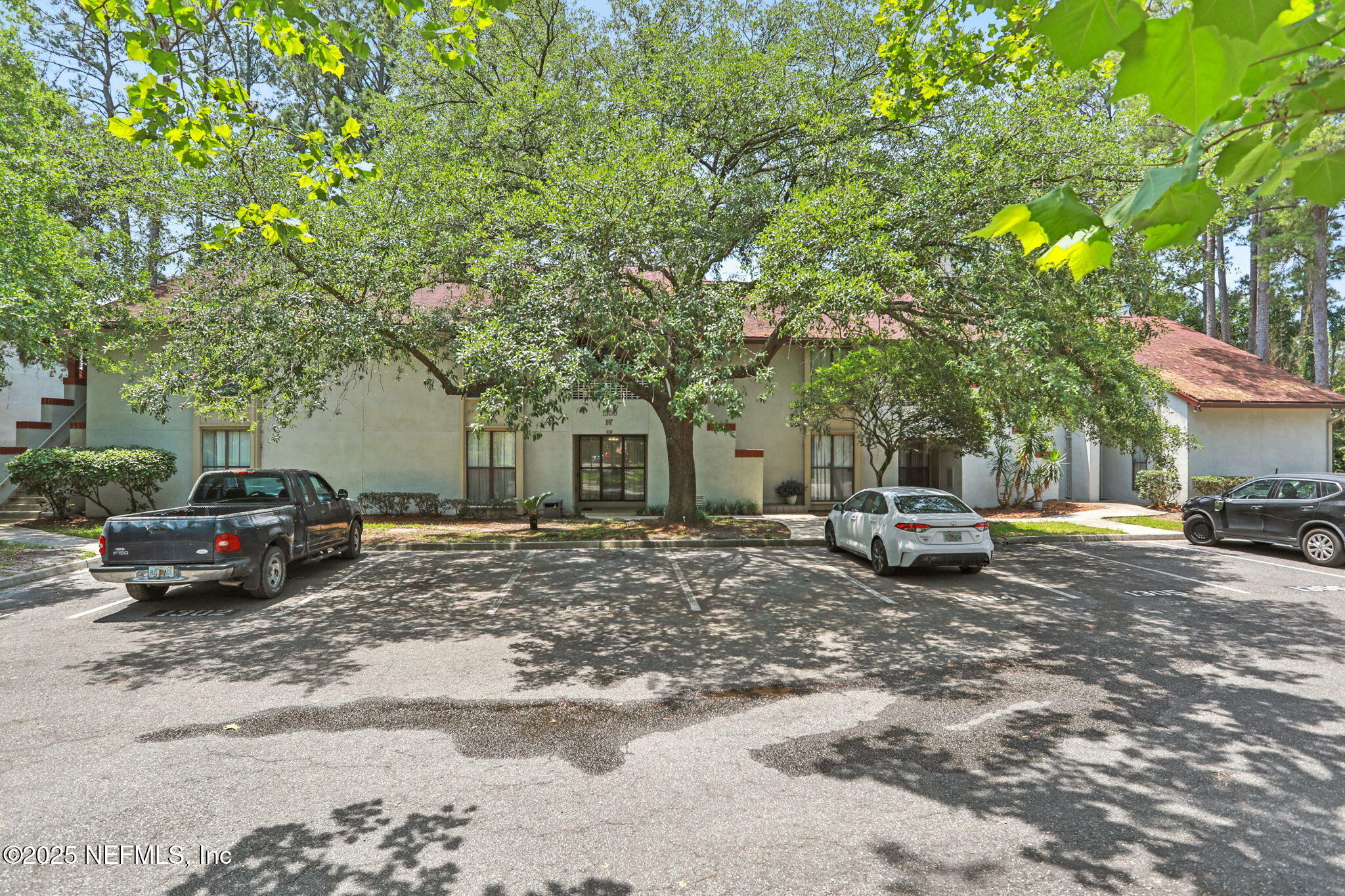 1303 WOOD HILL Place, 1303