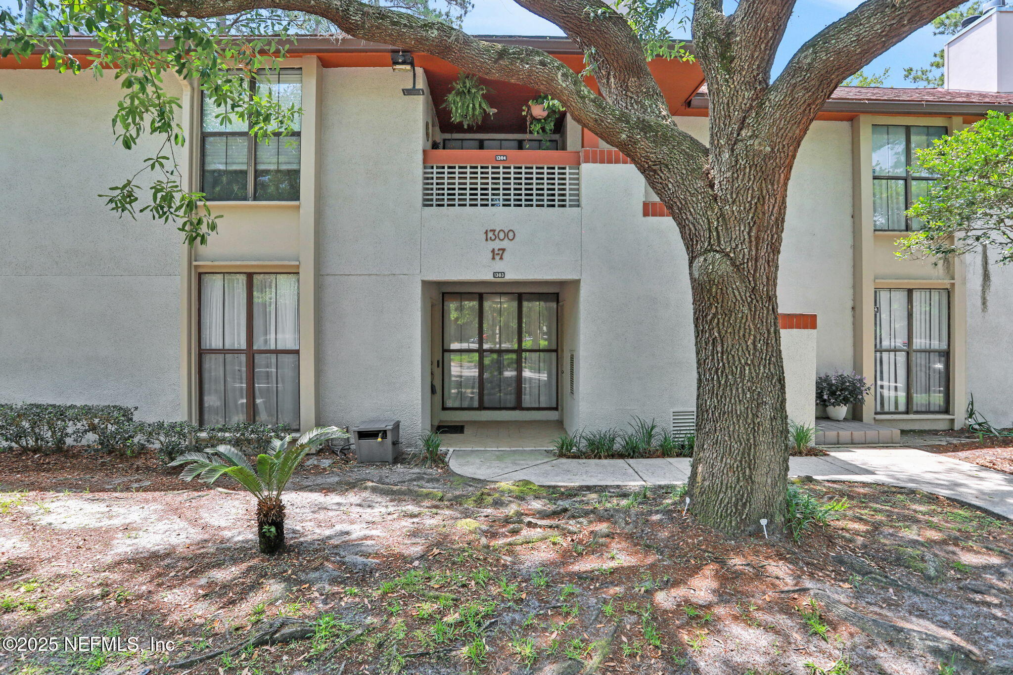 1303 WOOD HILL Place, 1303