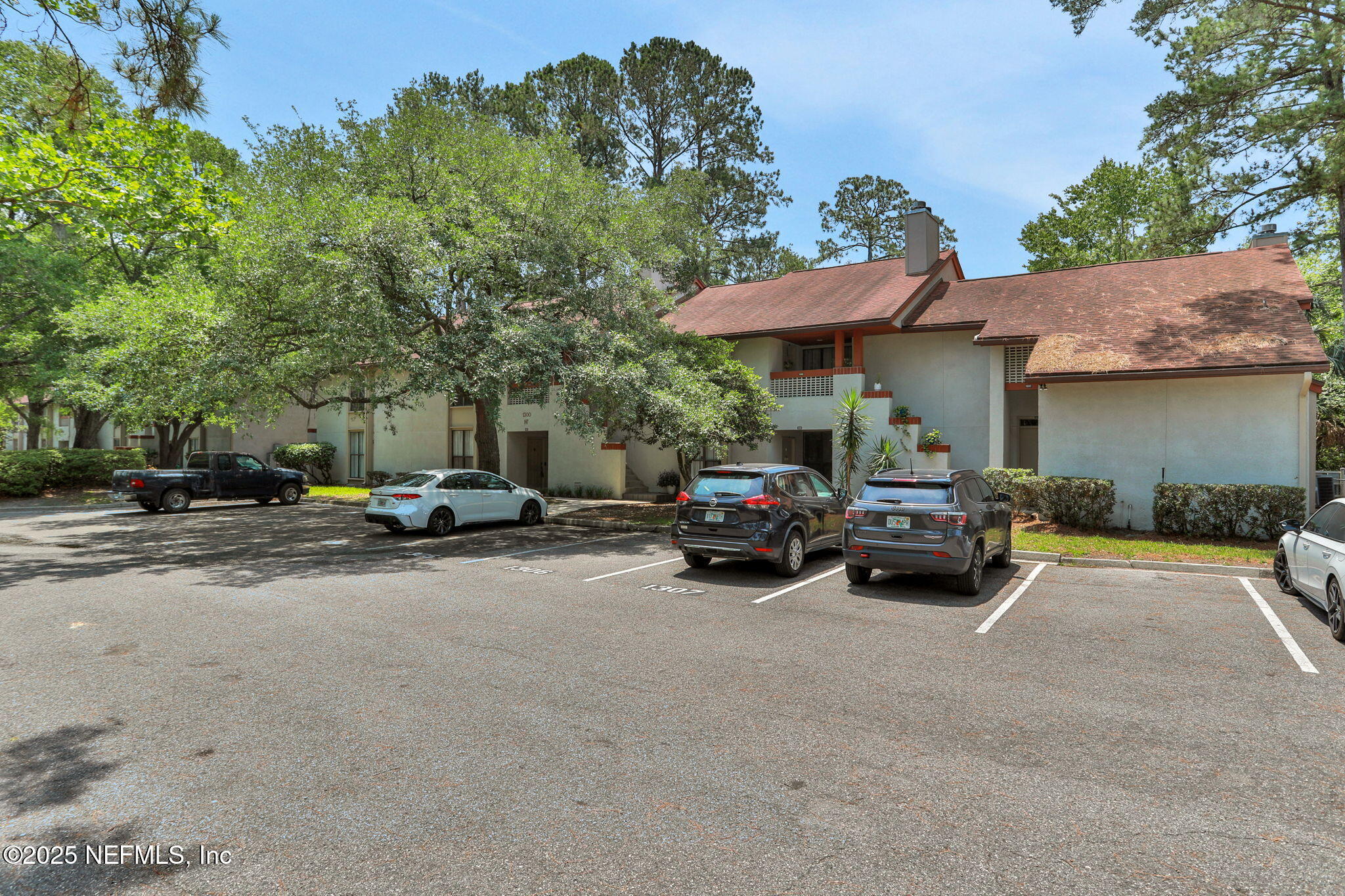 1303 WOOD HILL Place, 1303