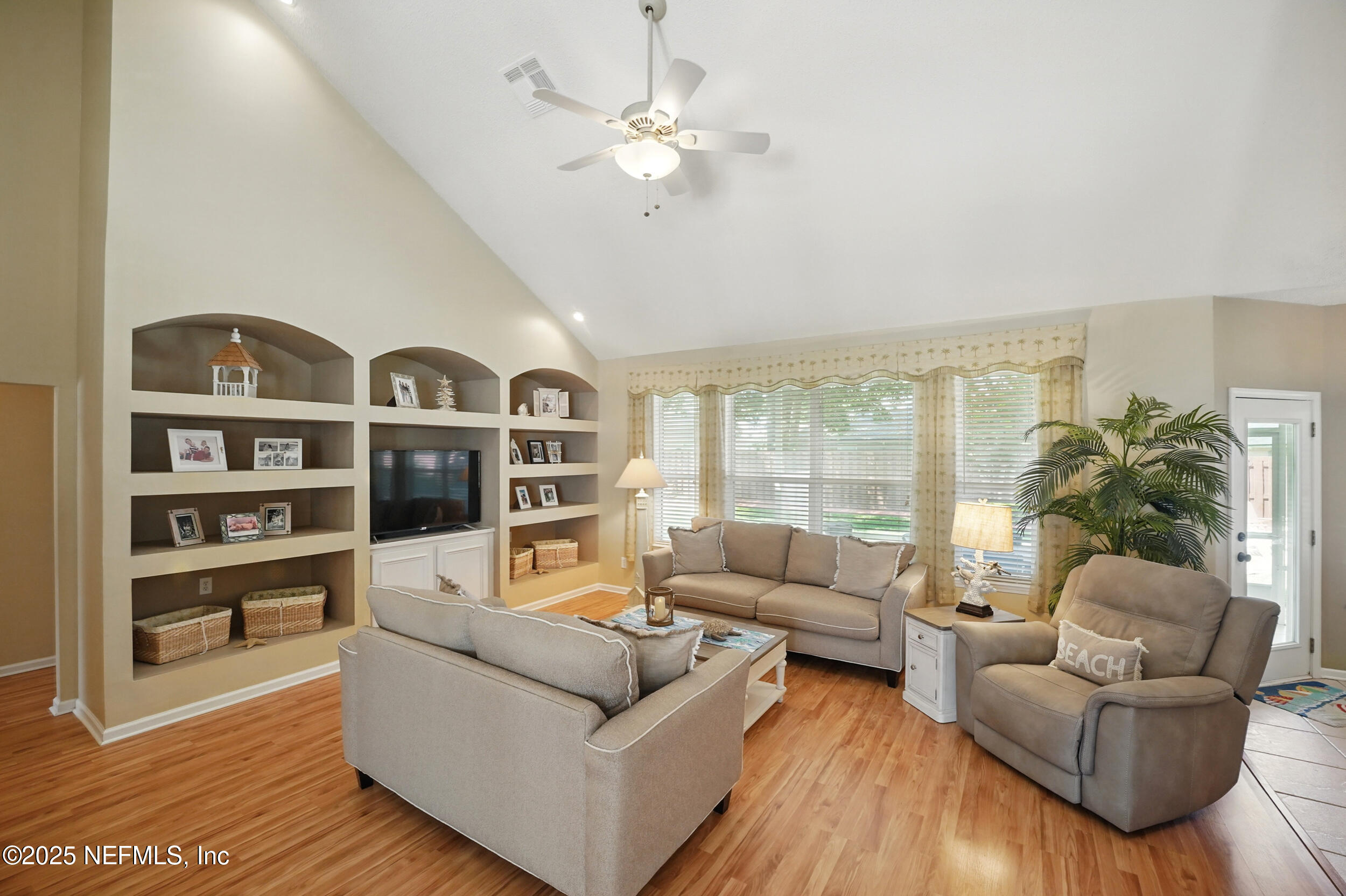 1077 WATERFALL Drive